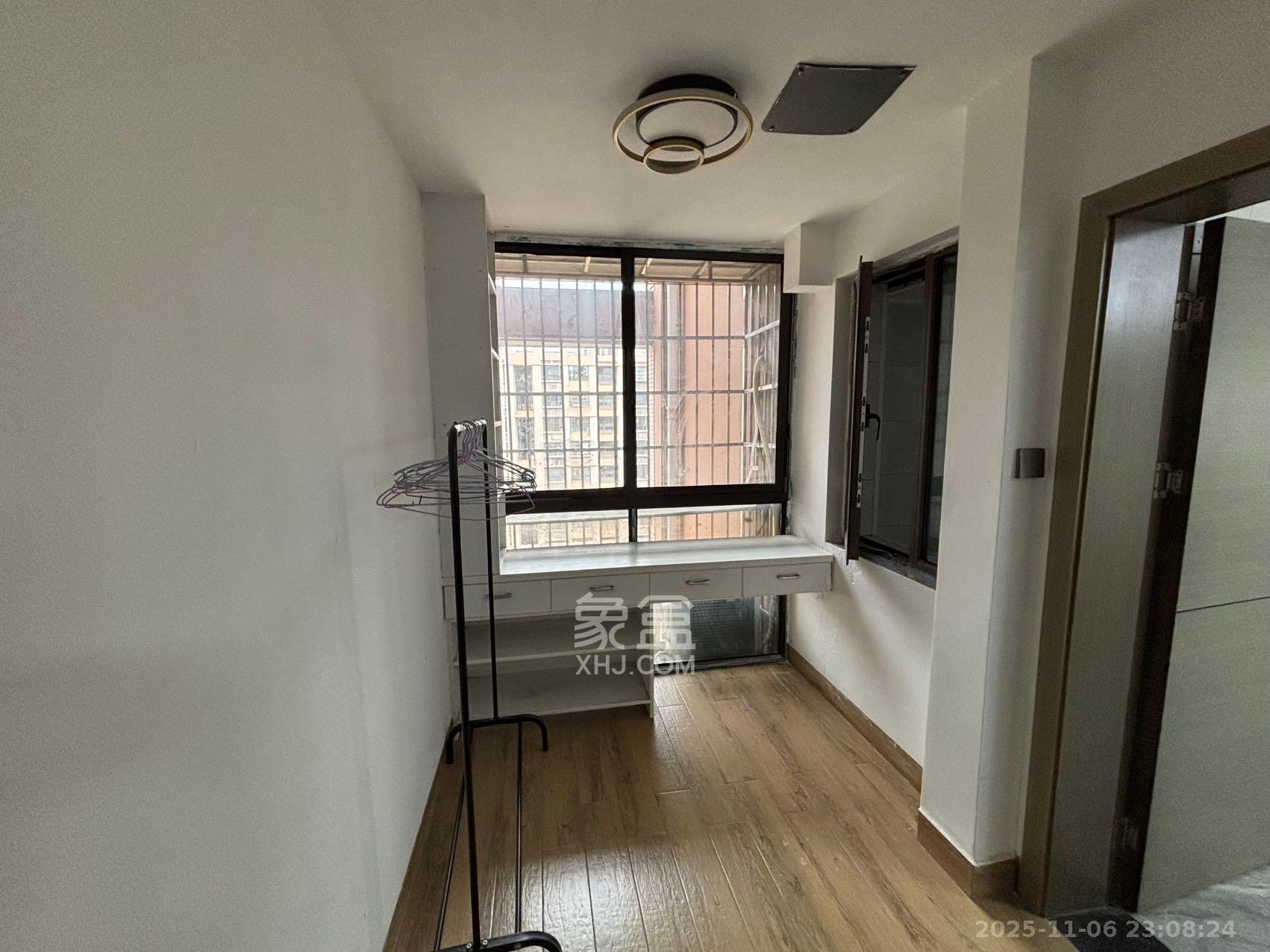 新长海广场 1室0厅0卫 2400.0元/月 新长海广场 1室0厅0卫 2400.0元/月室内图