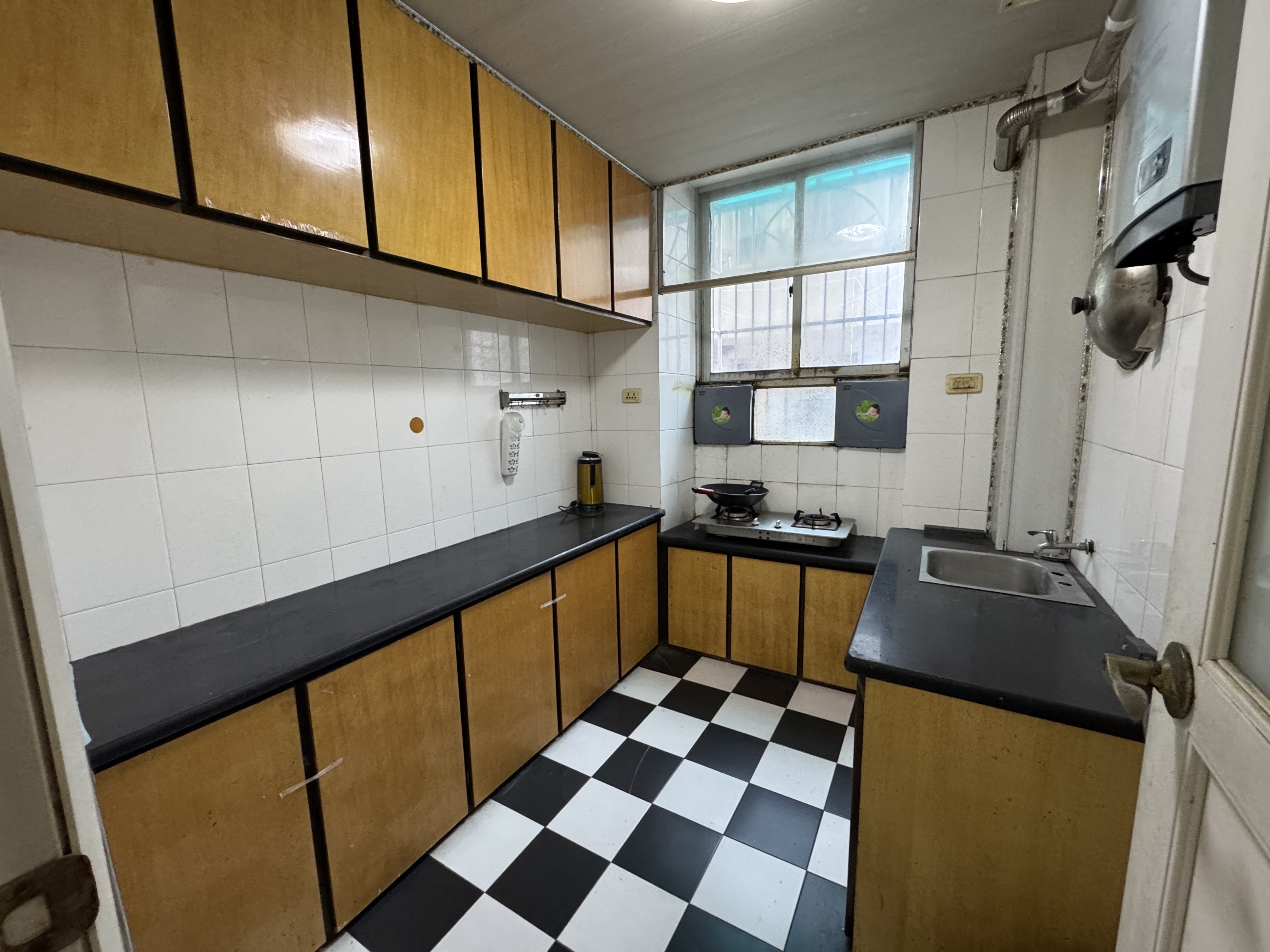 资阳区汽车路办事处三圣殿社区 3室2厅2卫 32.8万 资阳区汽车路办事处三圣殿社区 3室2厅2卫 32.8万厨房