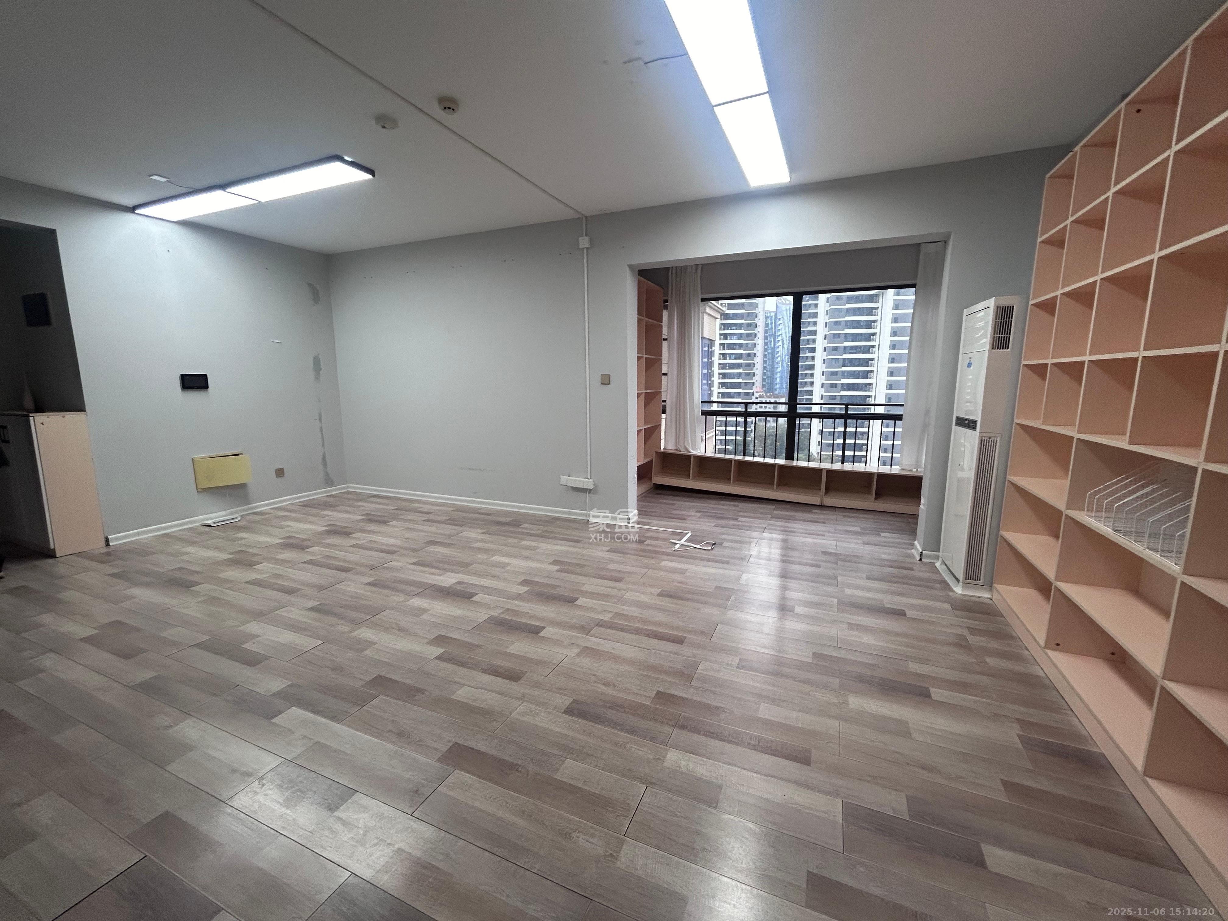 保利西海岸B区  4室2厅2卫    4500.0元/月