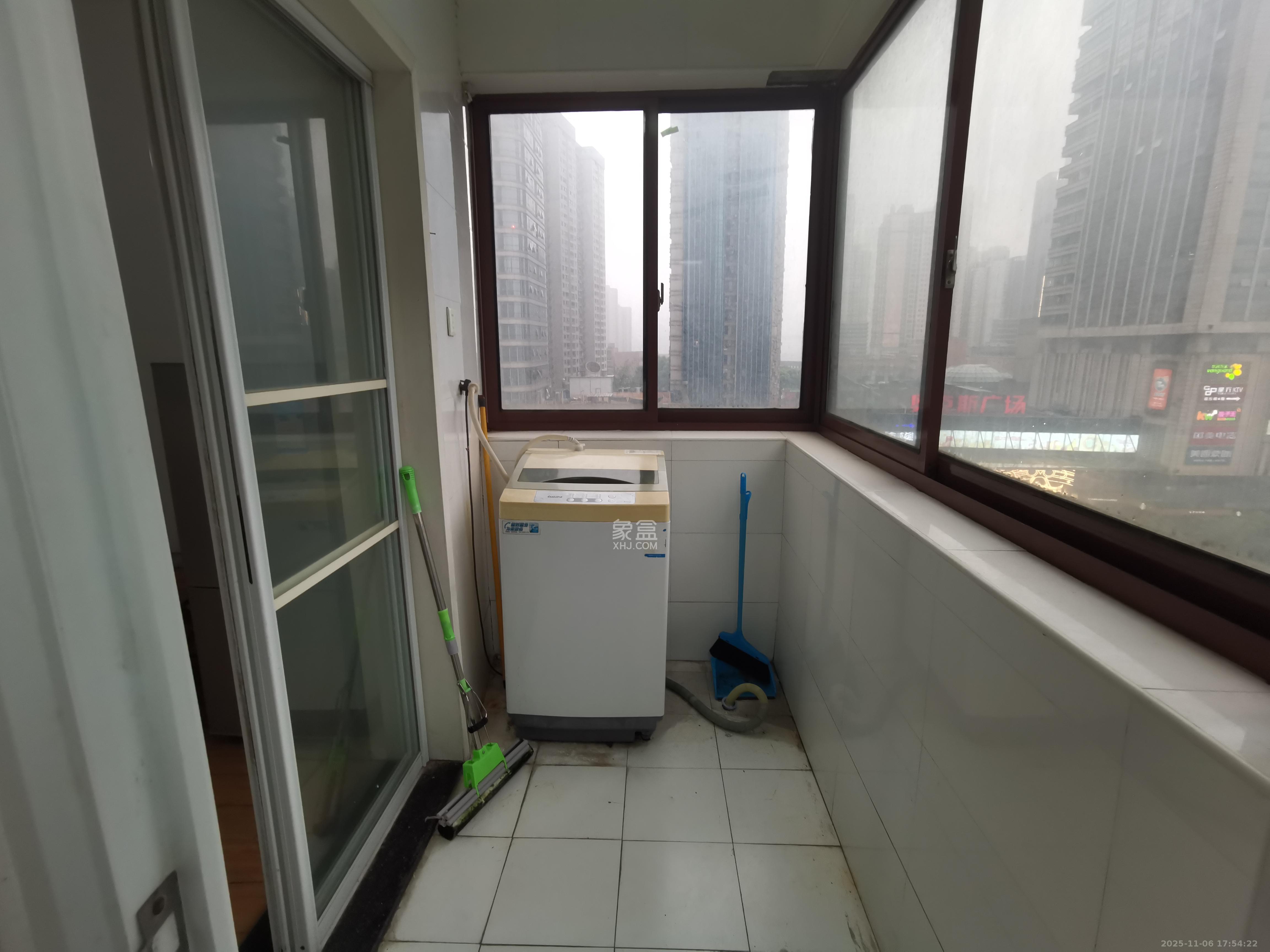 兰卡威国际 1室1厅1卫 1300.0元/月 兰卡威国际 1室1厅1卫 1300.0元/月室内图