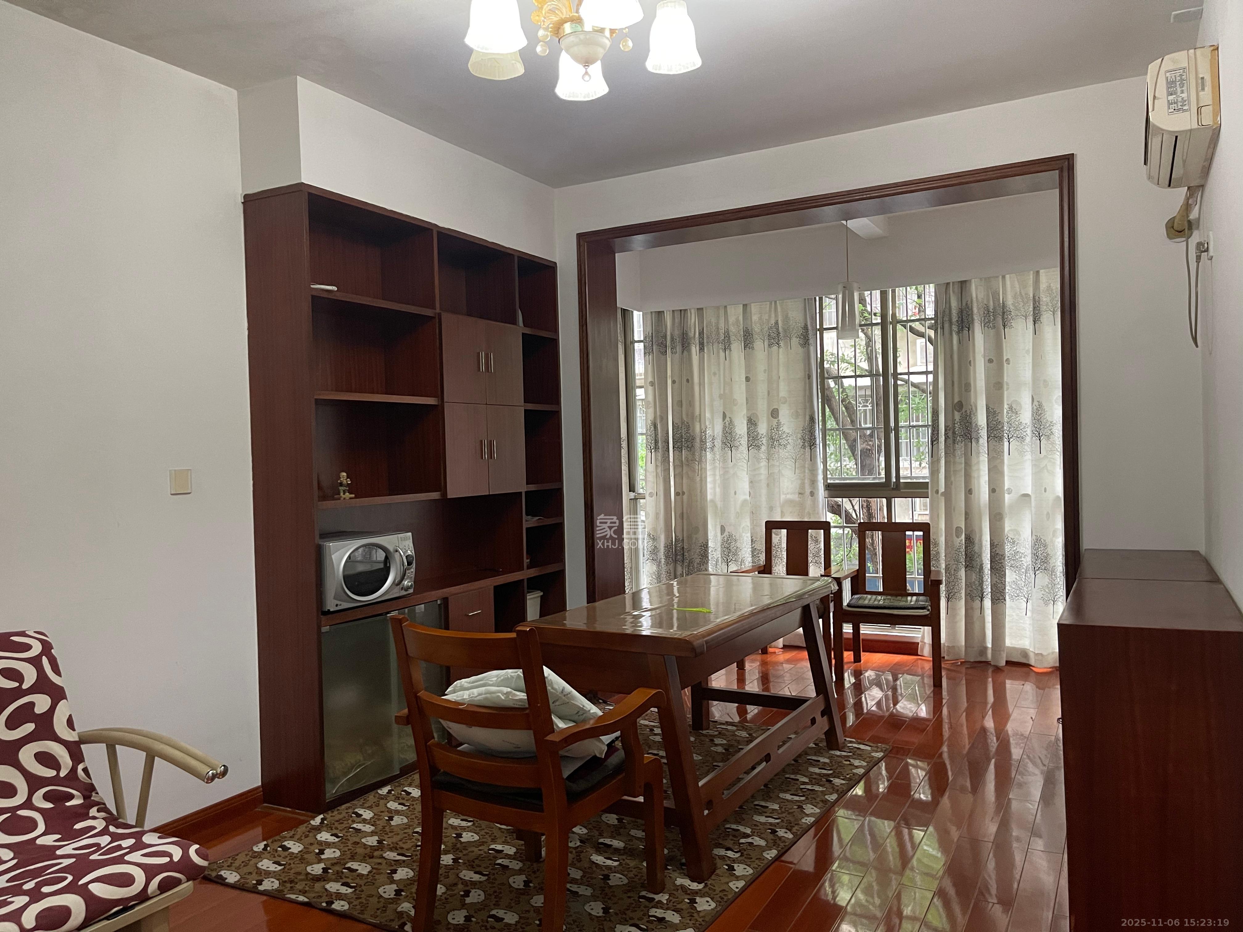 晶鑫小区  3室2厅1卫    2500.0元/月室内图