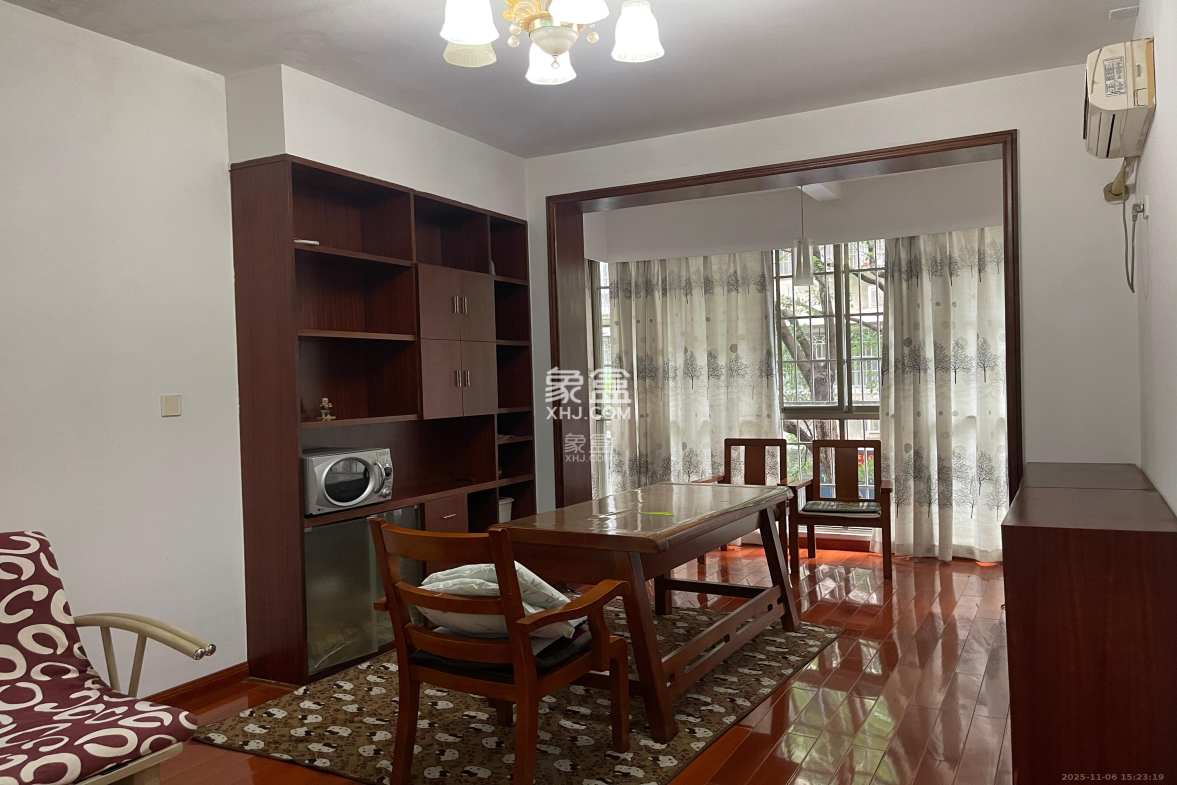 晶鑫小区 3室2厅1卫 2500.0元/月 晶鑫小区 3室2厅1卫 2500.0元/月室内图