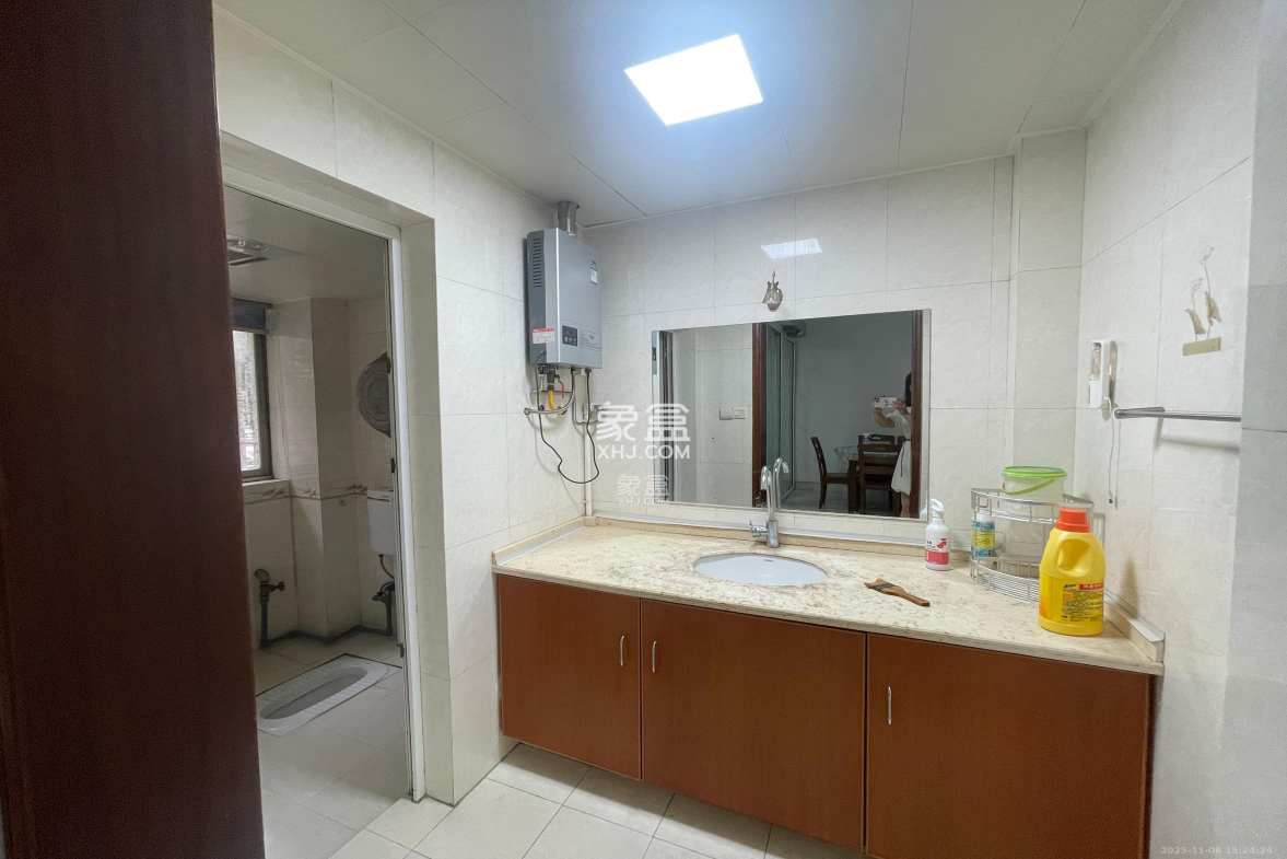 晶鑫小区 3室2厅1卫 2500.0元/月 晶鑫小区 3室2厅1卫 2500.0元/月室内图