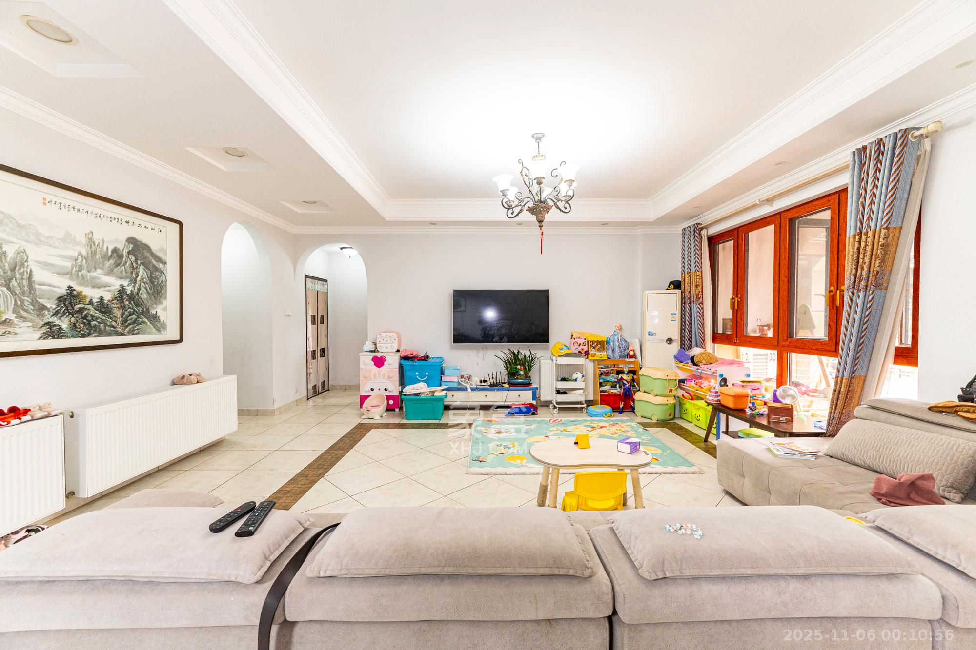 鹏基诺亚山林  5室2厅1卫    238.0万客厅