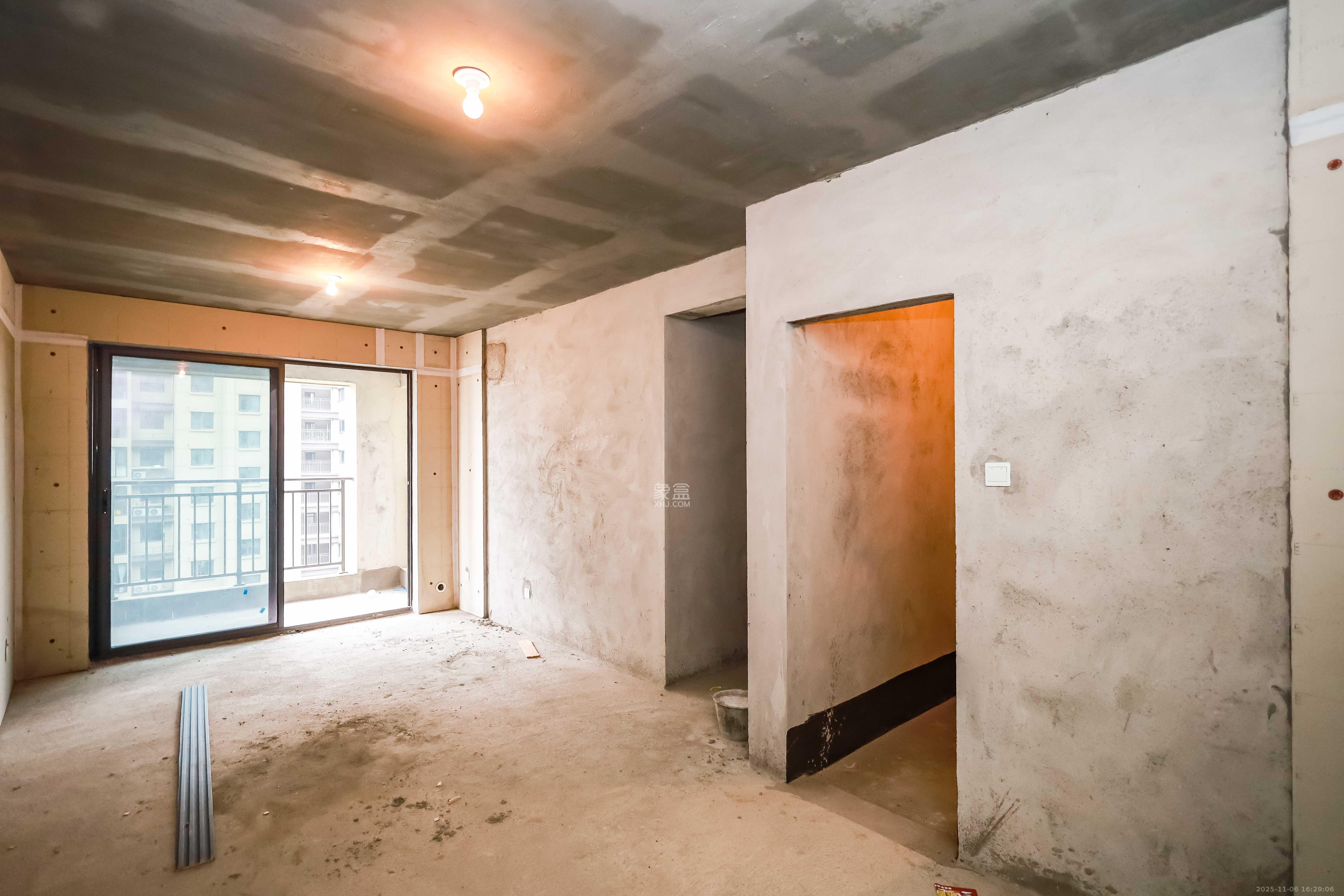 通号岭绣苑  3室2厅1卫    65.0万客厅