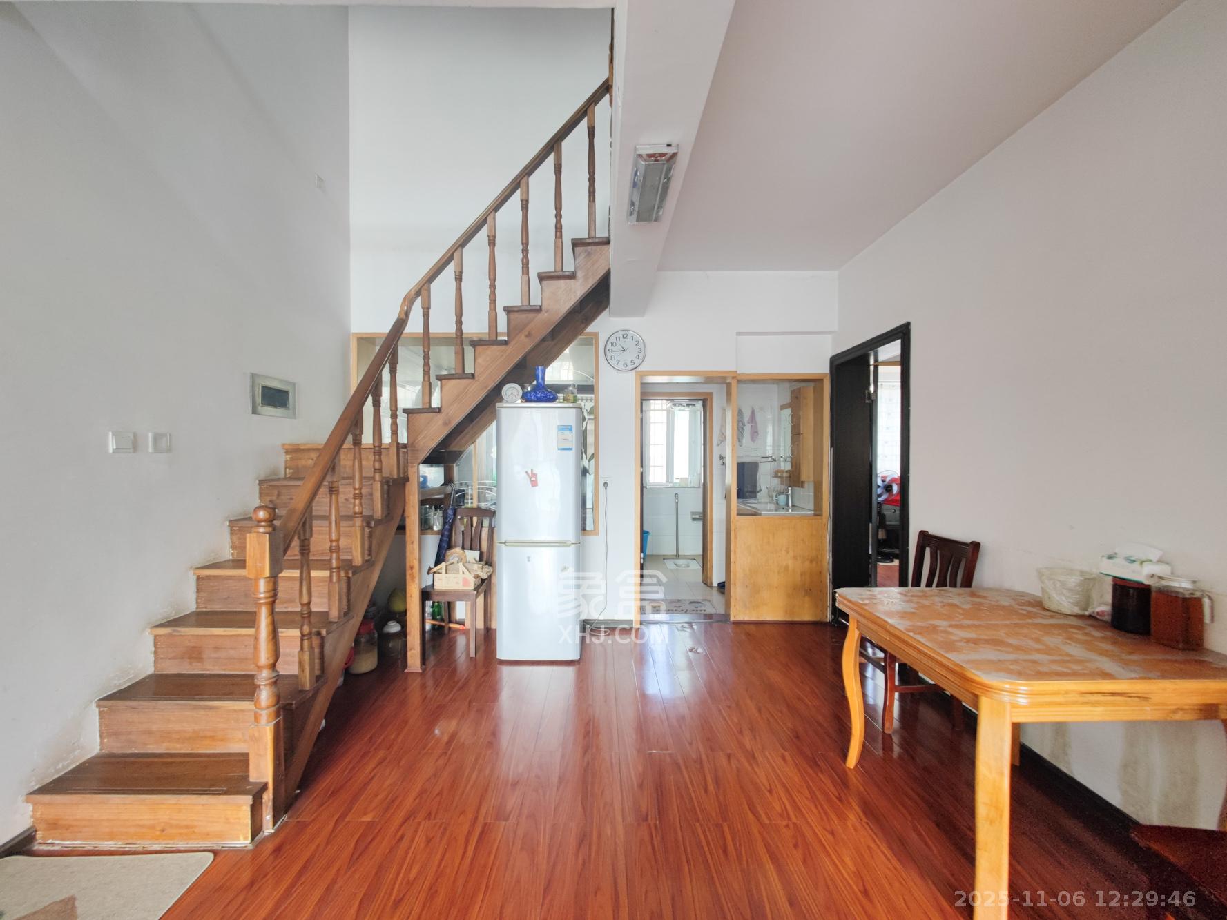 鄱阳小区  5室2厅2卫    70.0万其他