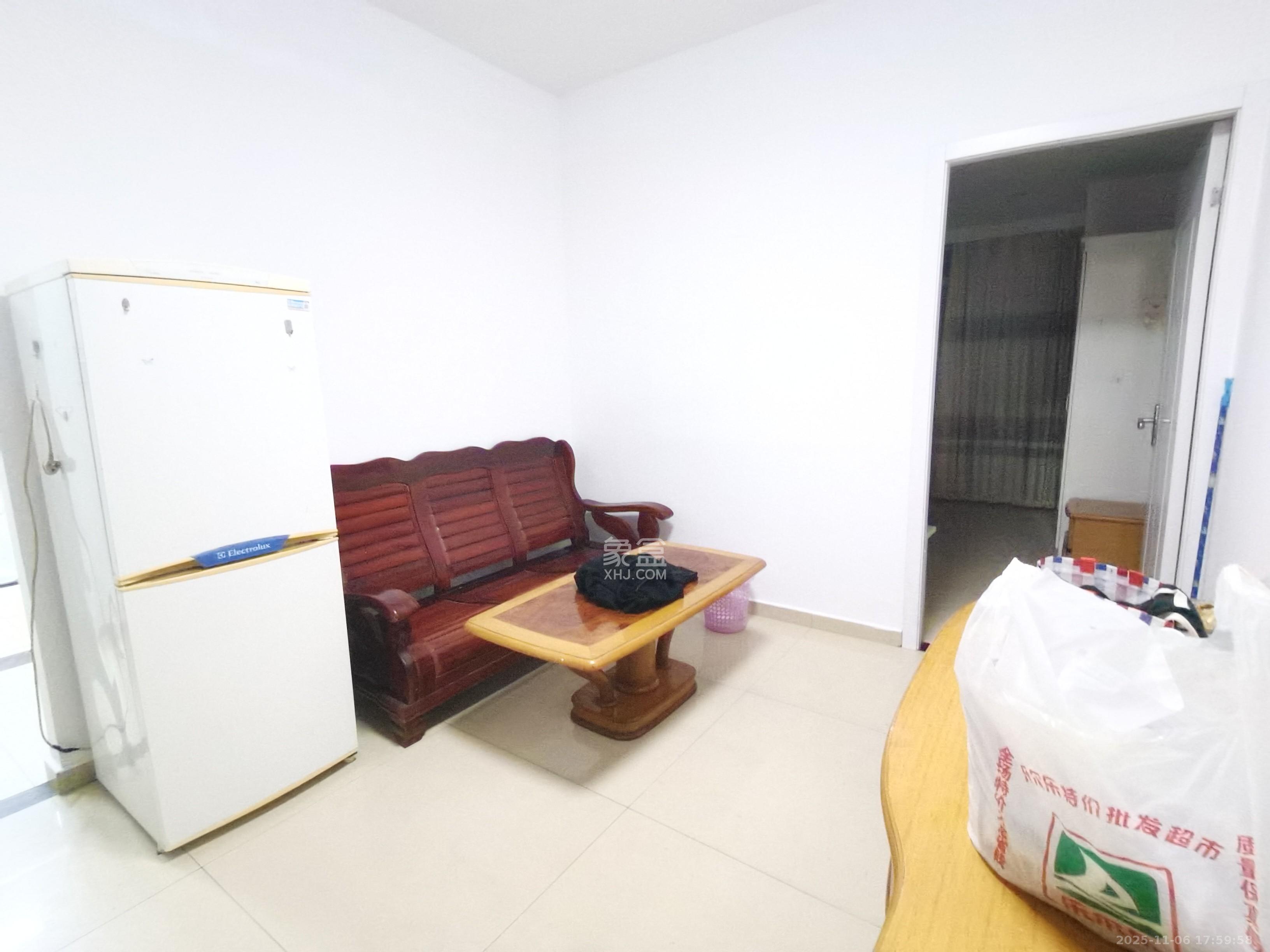 燕山街社区  2室1厅1卫    2200.0元/月室内图