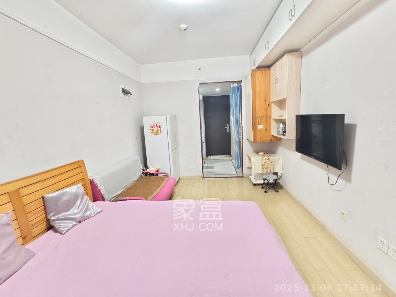 万科城  1室0厅0卫    1100.0元/月