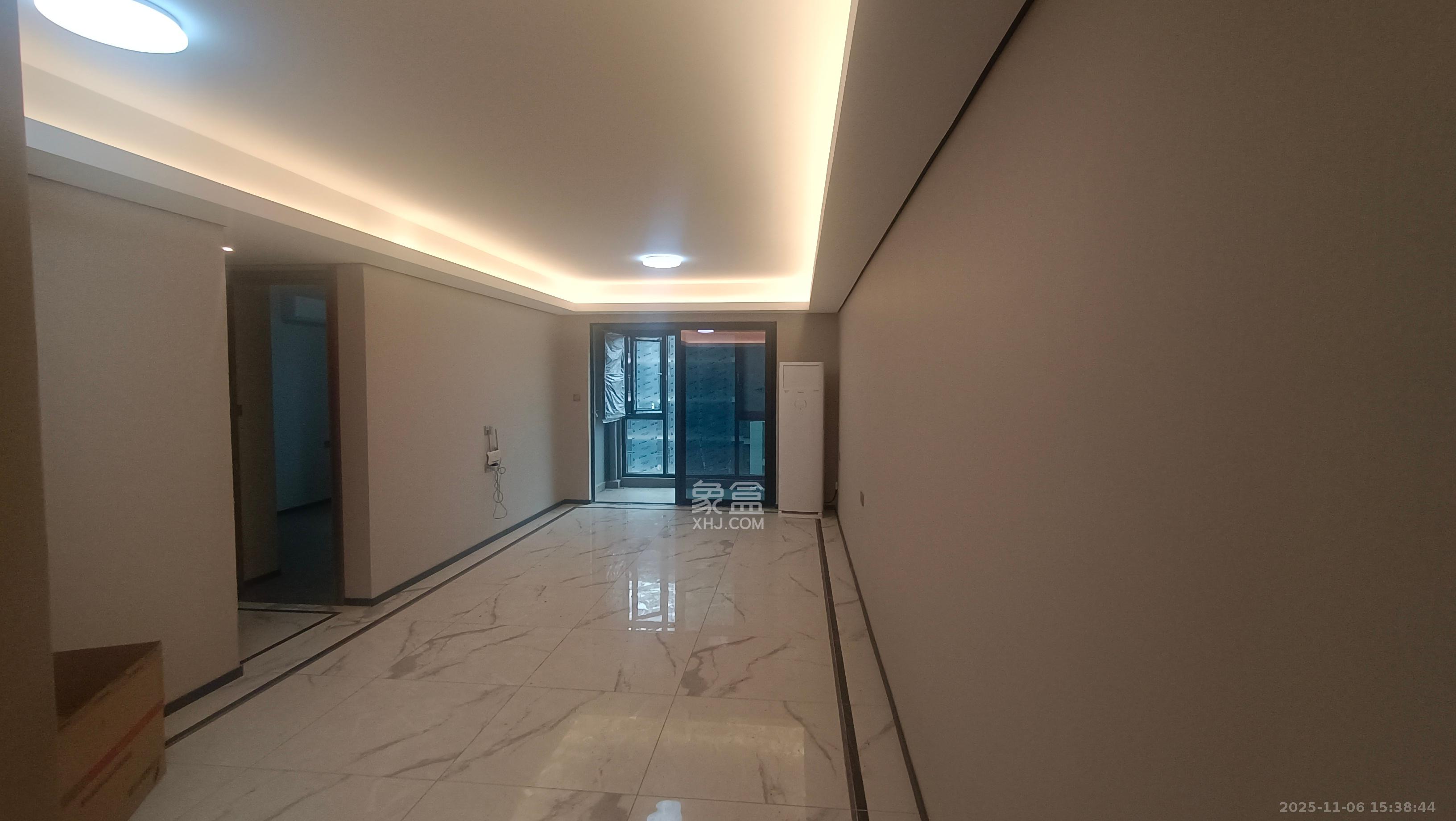 中海阅麓山二期  3室2厅2卫    3000.0元/月