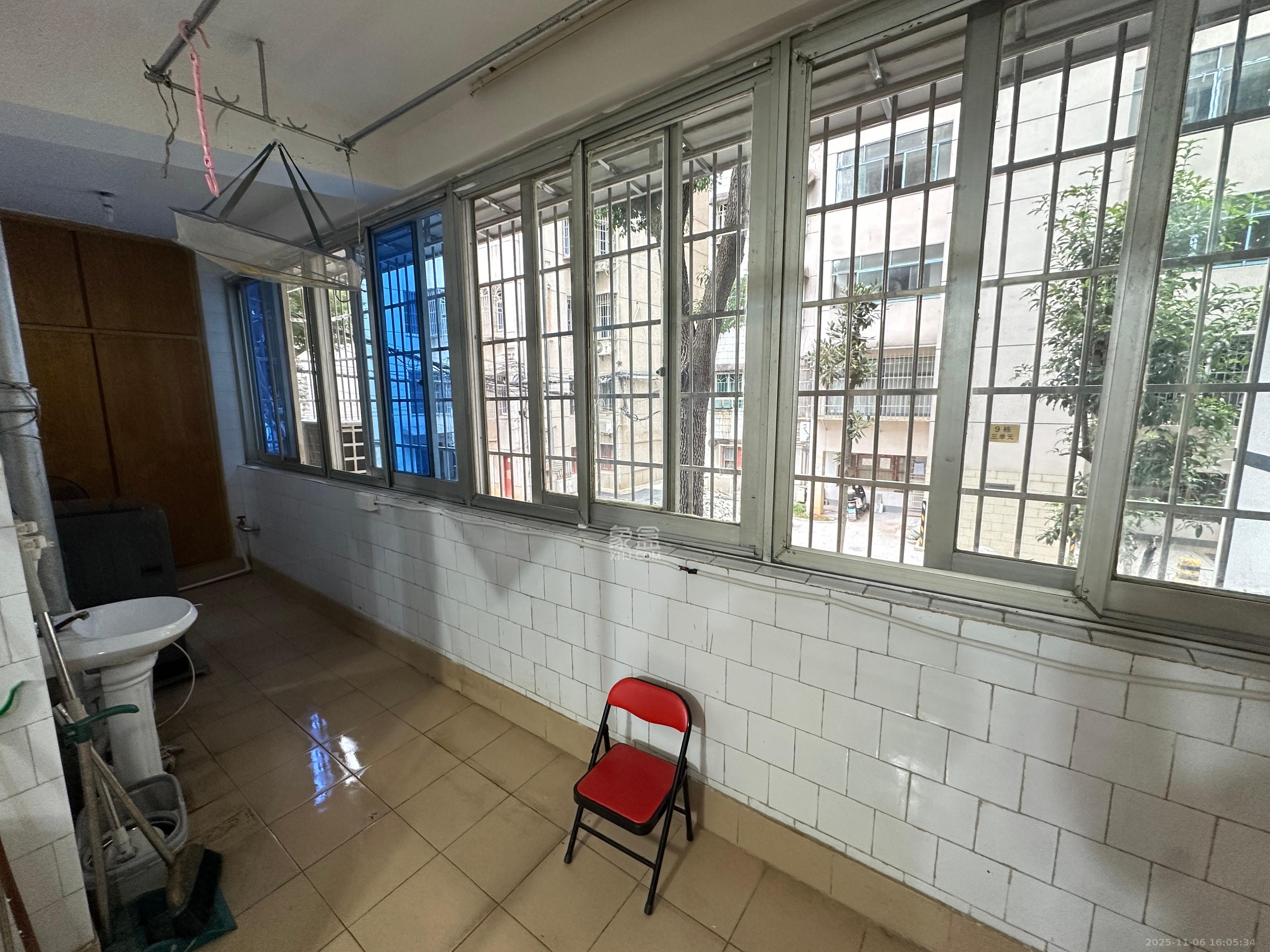 湖南石油化学工业局小区(侯家塘化工厅) 3室2厅1卫 2000.0元/月 湖南石油化学工业局小区(侯家塘化工厅) 3室2厅1卫 2000.0元/月室内图