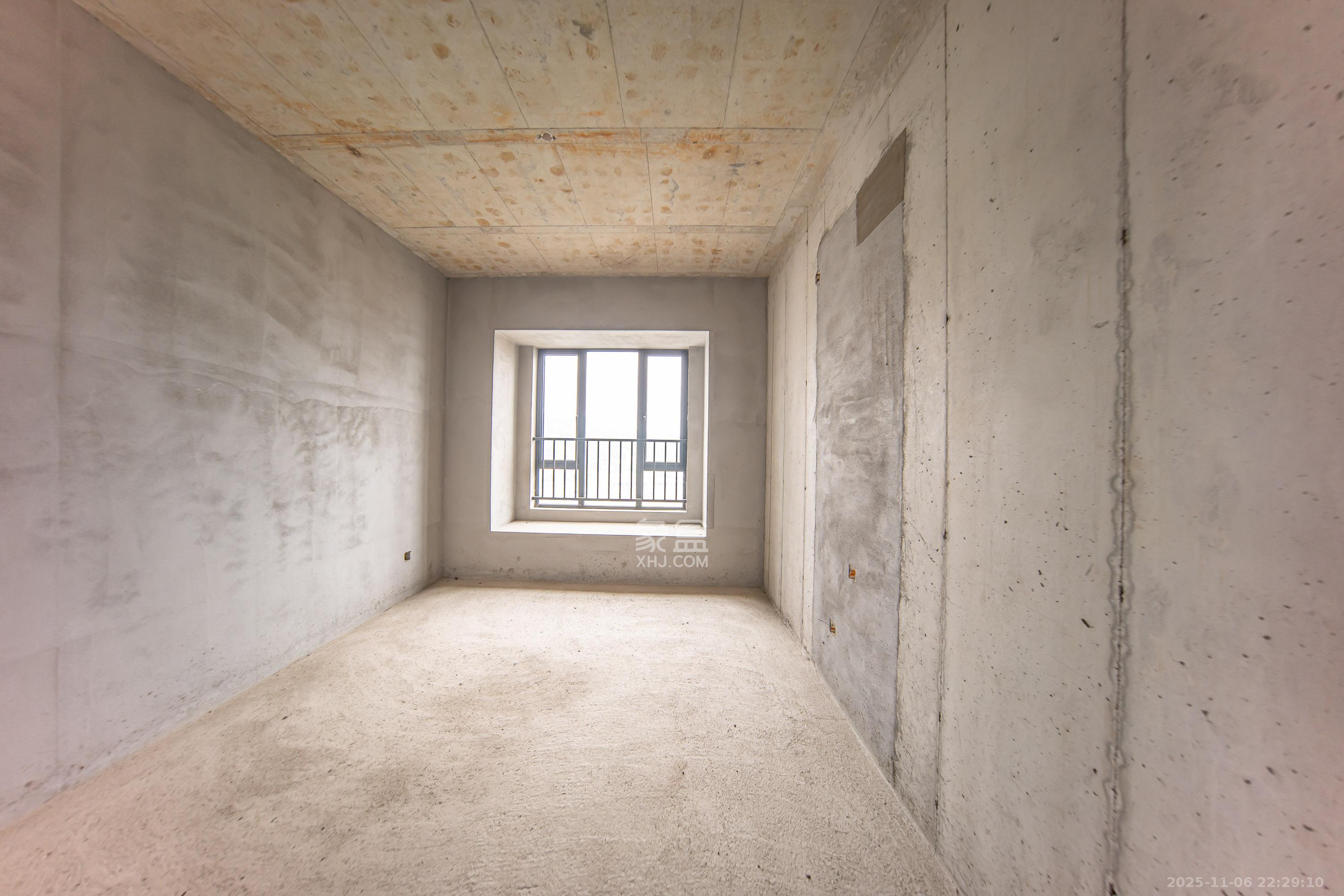 梦想麓隐桐溪  5室2厅3卫    368.0万卧室