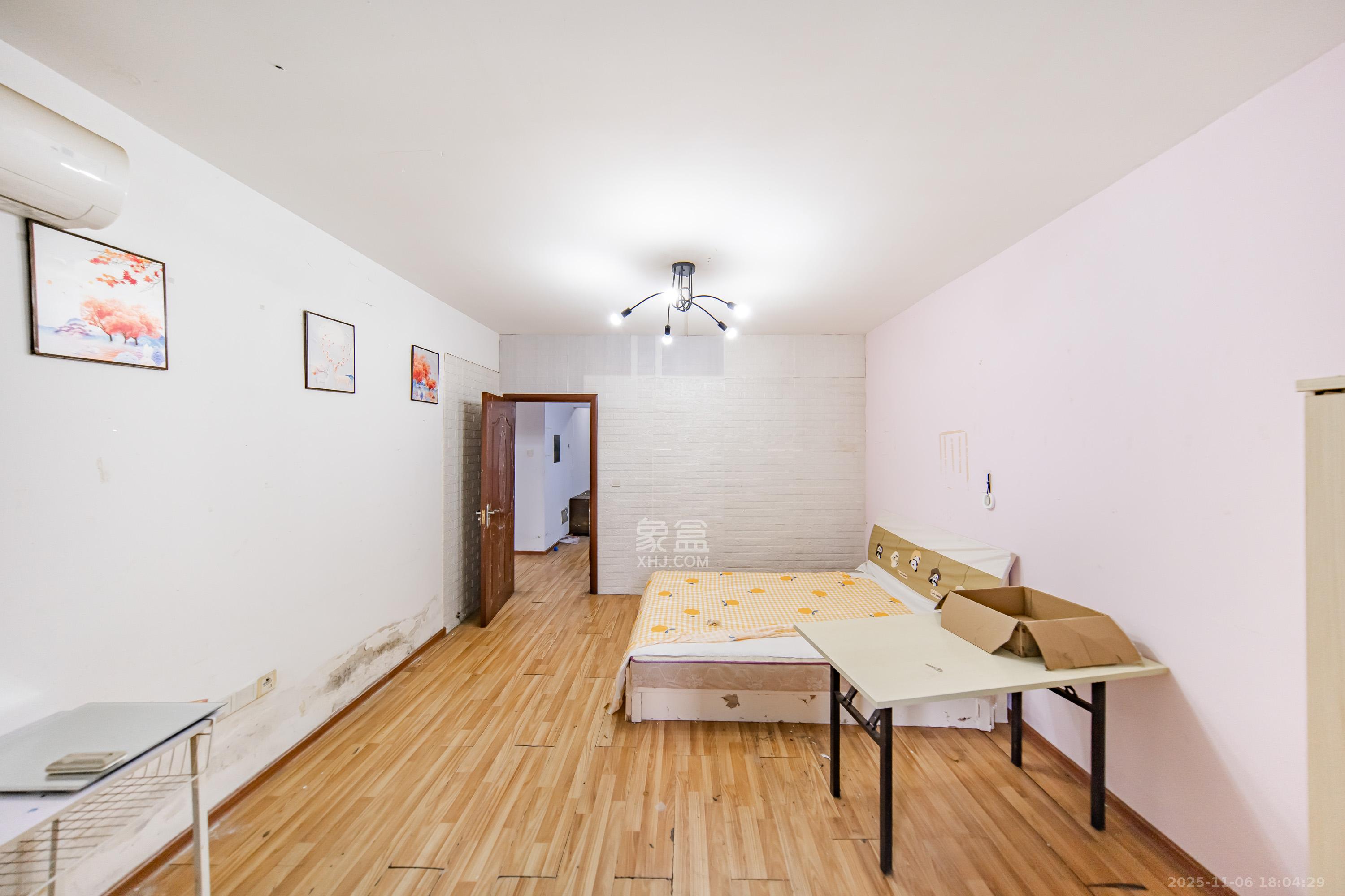 海洋半岛（月珑湾）  3室2厅1卫    80.0万卧室