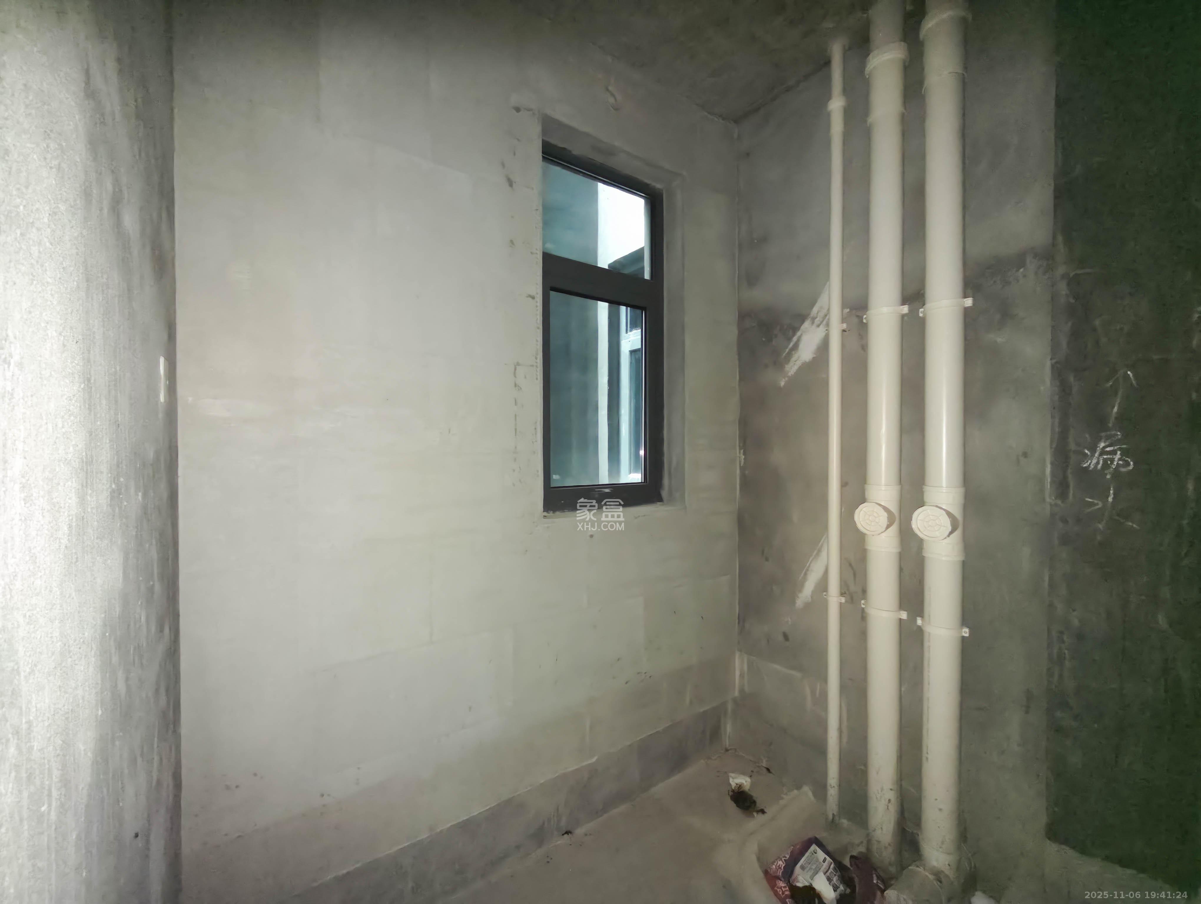 新城明昱东方  5室2厅3卫    319.0万卫生间