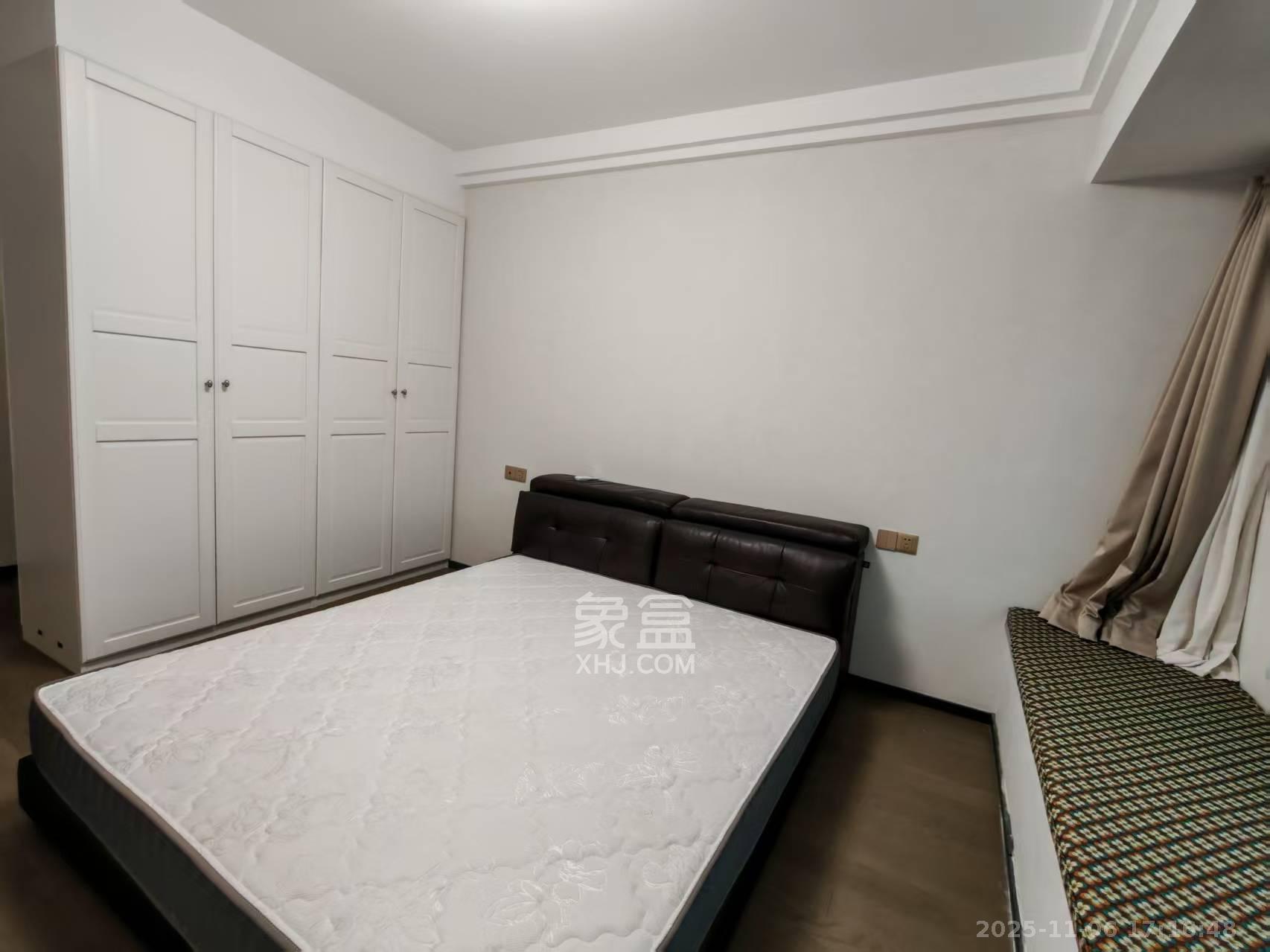 中海阅麓山一期  3室2厅2卫    2700.0元/月