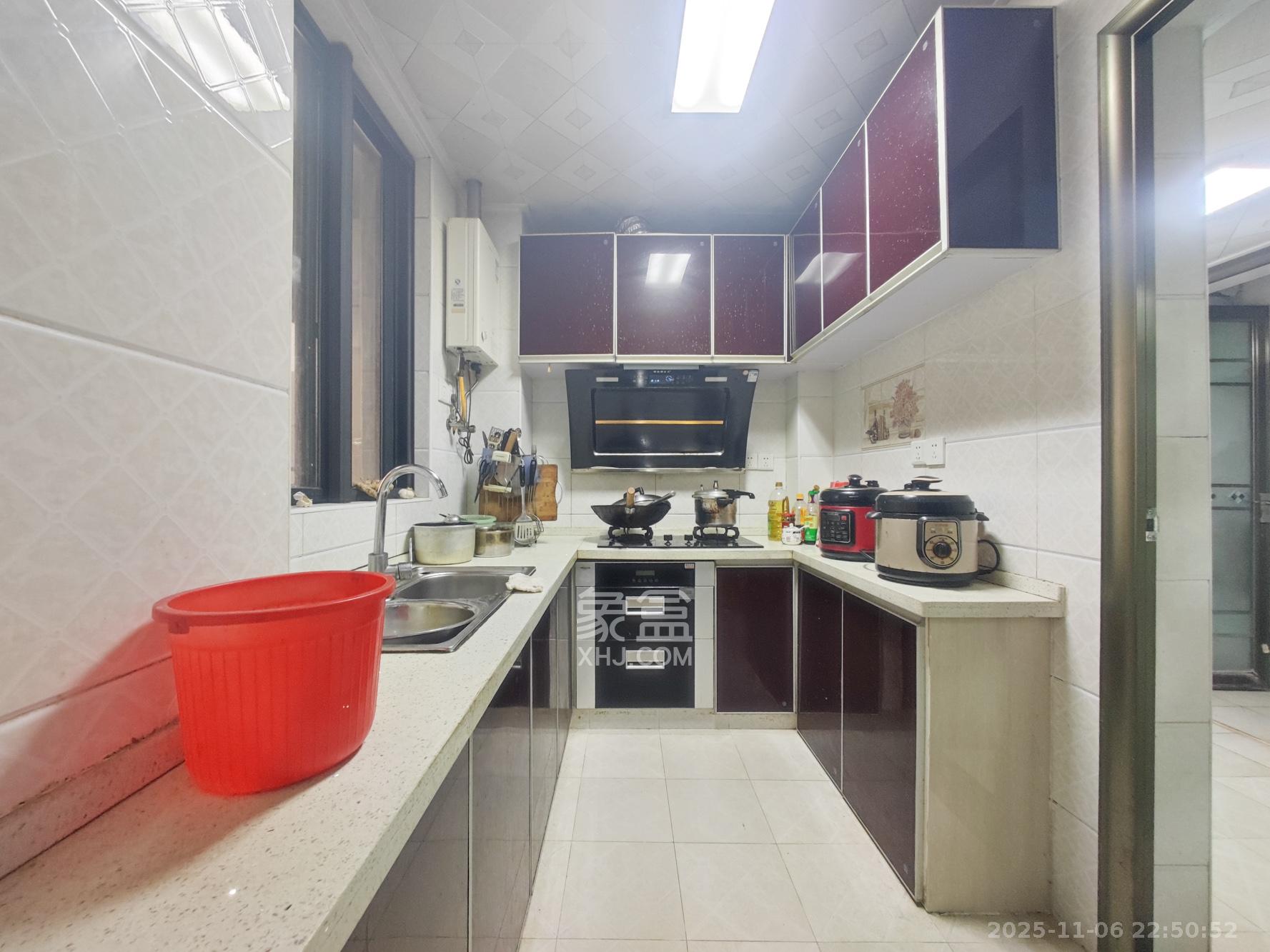 翡翠云天 2室2厅1卫 48.8万 翡翠云天 2室2厅1卫 48.8万厨房