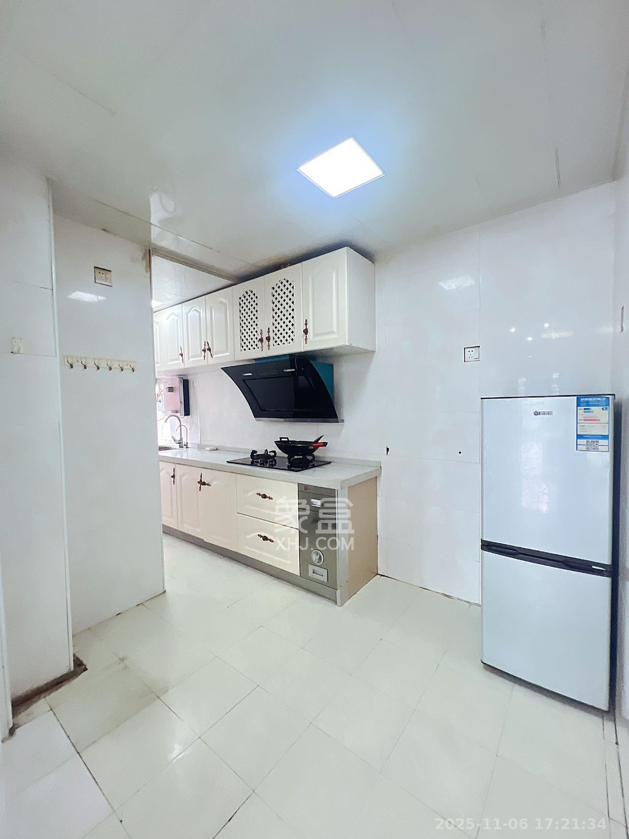 达美D6区  1室2厅1卫    2100.0元/月室内图