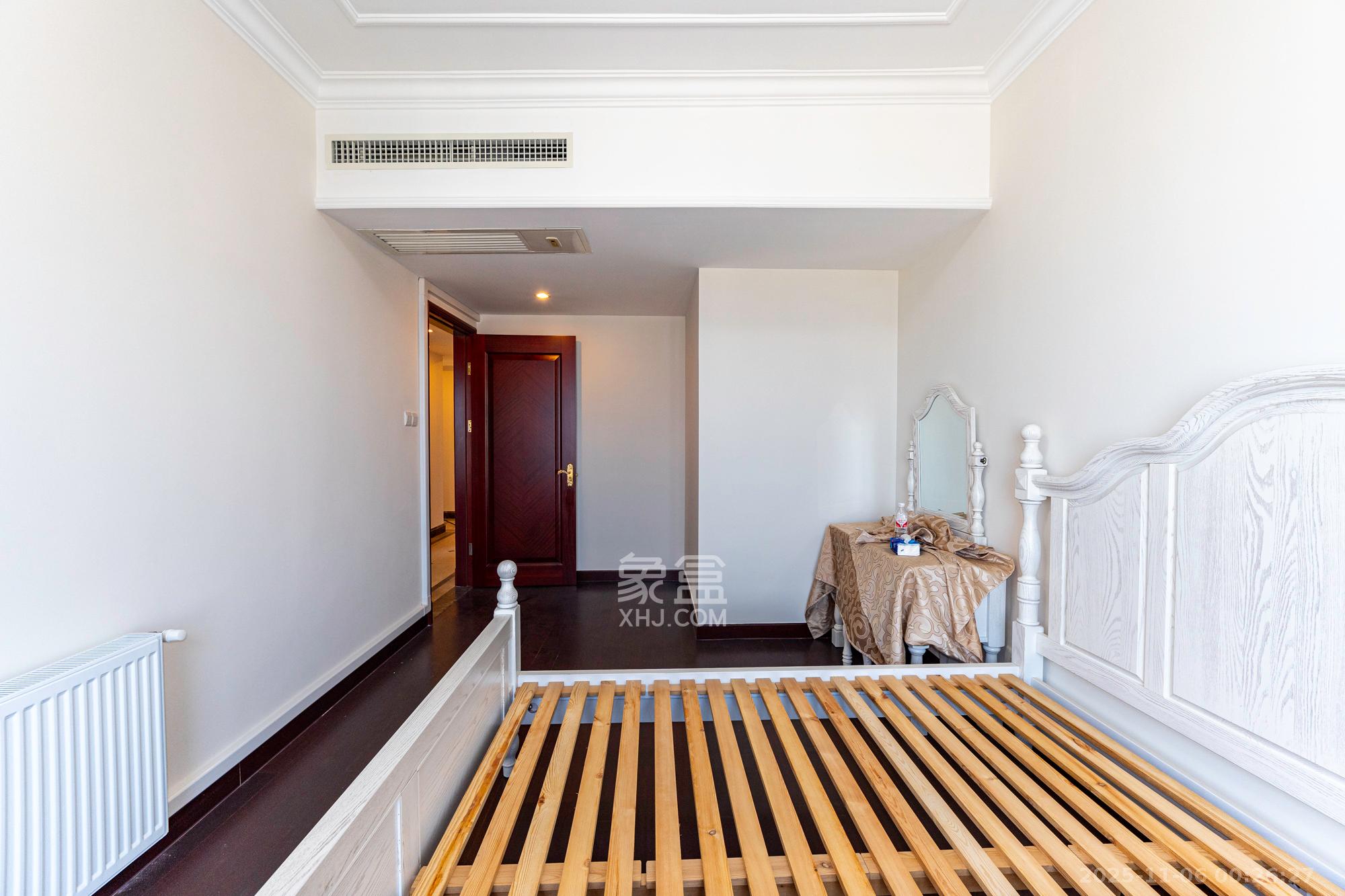 恒大雅苑  4室2厅3卫    200.0万卧室