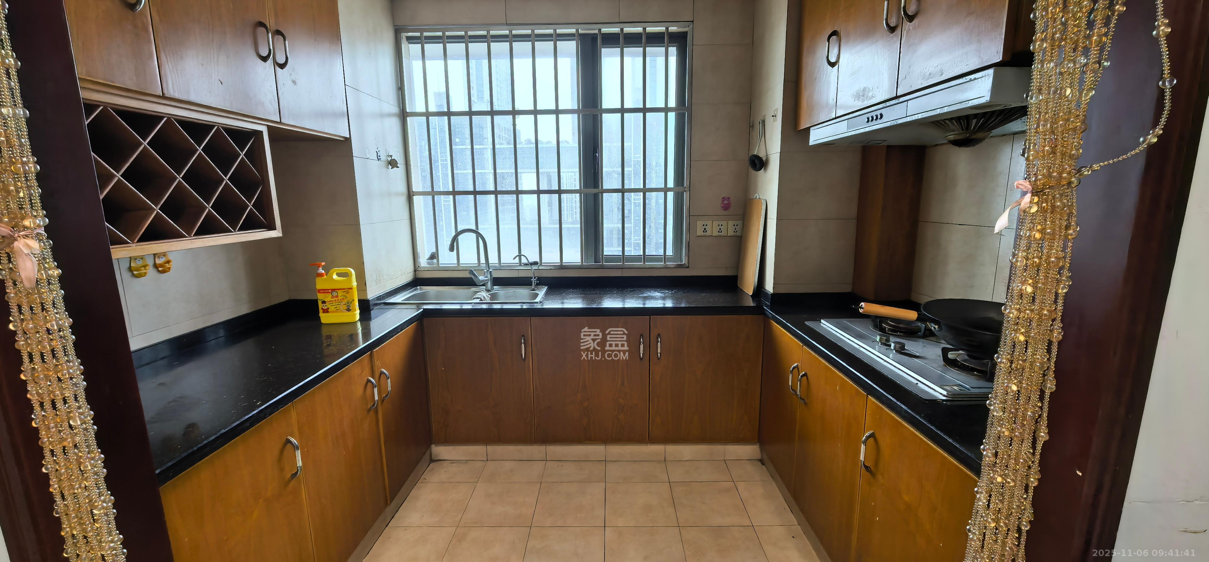 名富公寓  1室2厅1卫    2300.0元/月室内图