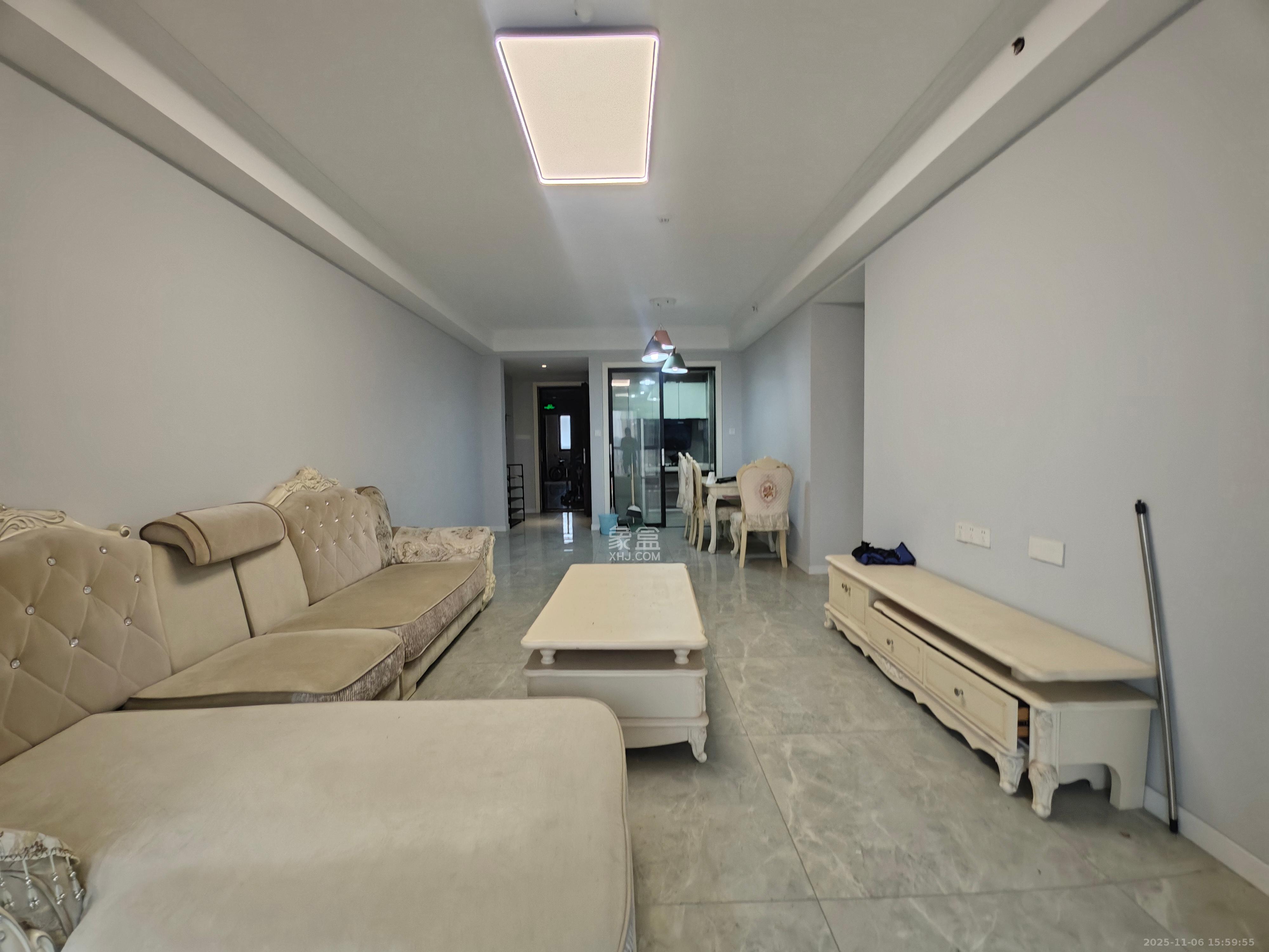 卓越浅水湾  3室2厅2卫    2500.0元/月