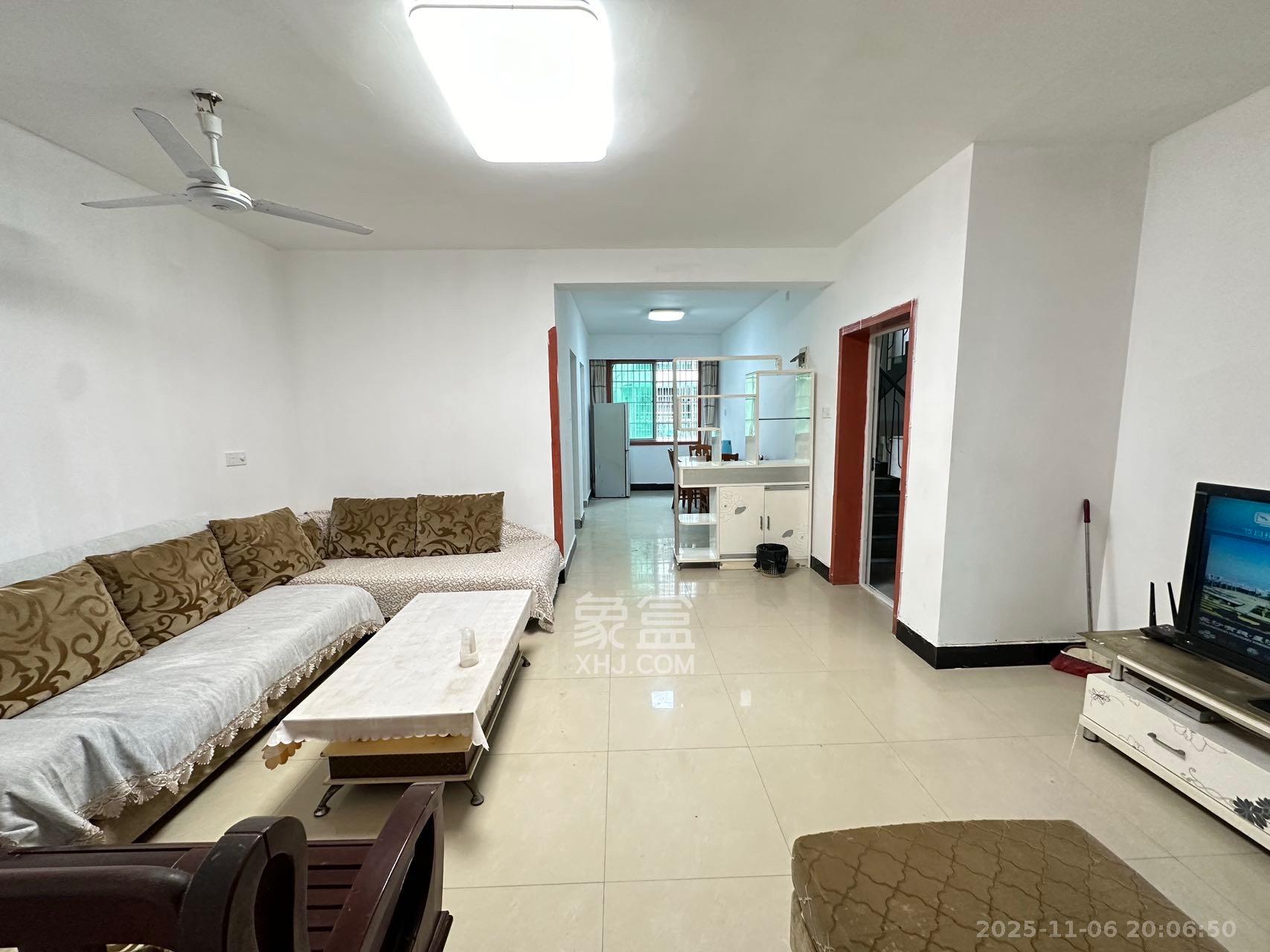 中南汽车世界 2室2厅1卫 1200.0元/月 中南汽车世界 2室2厅1卫 1200.0元/月室内图