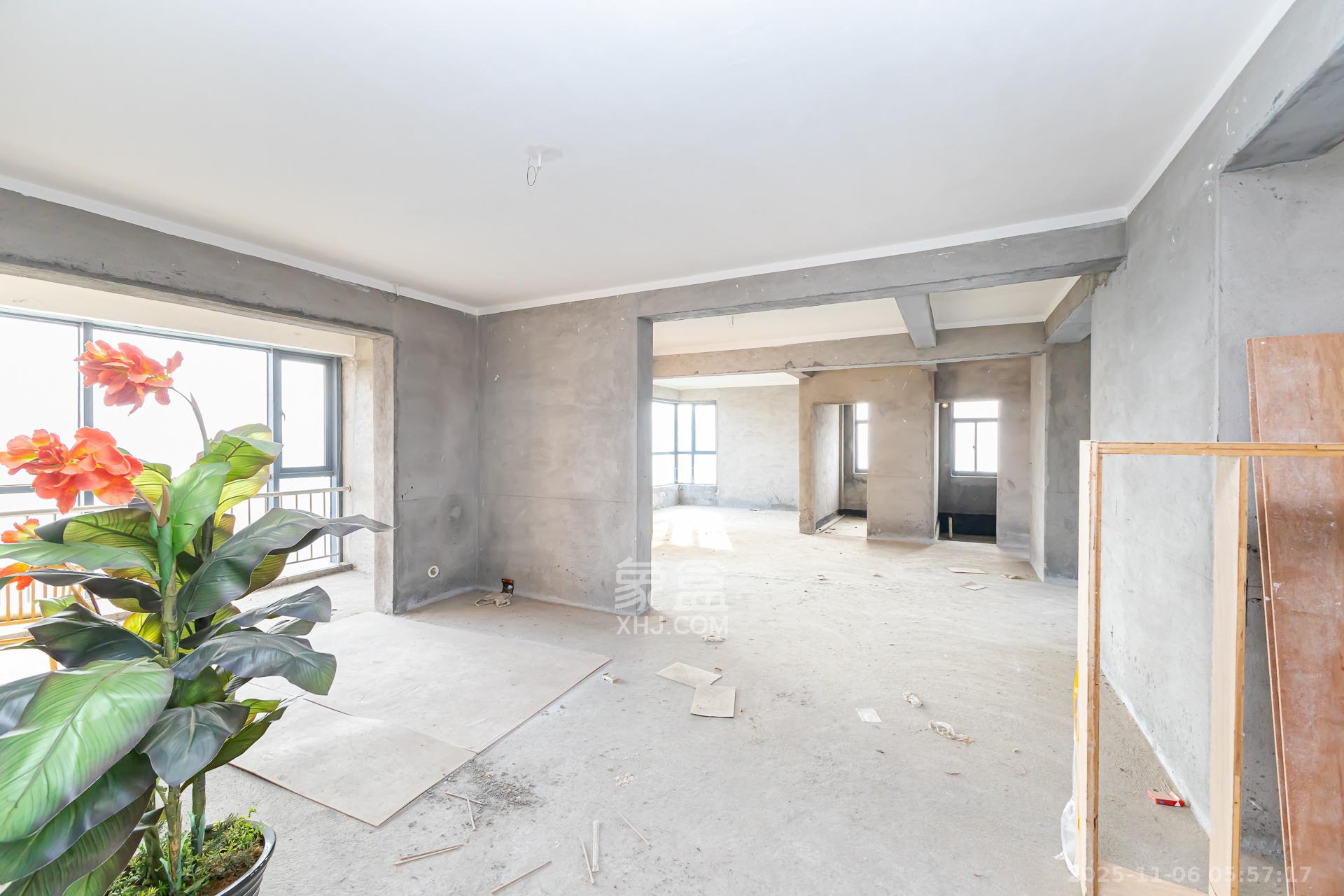 珠江东方明珠（新地东方明珠）一二期  4室2厅2卫    84.0万