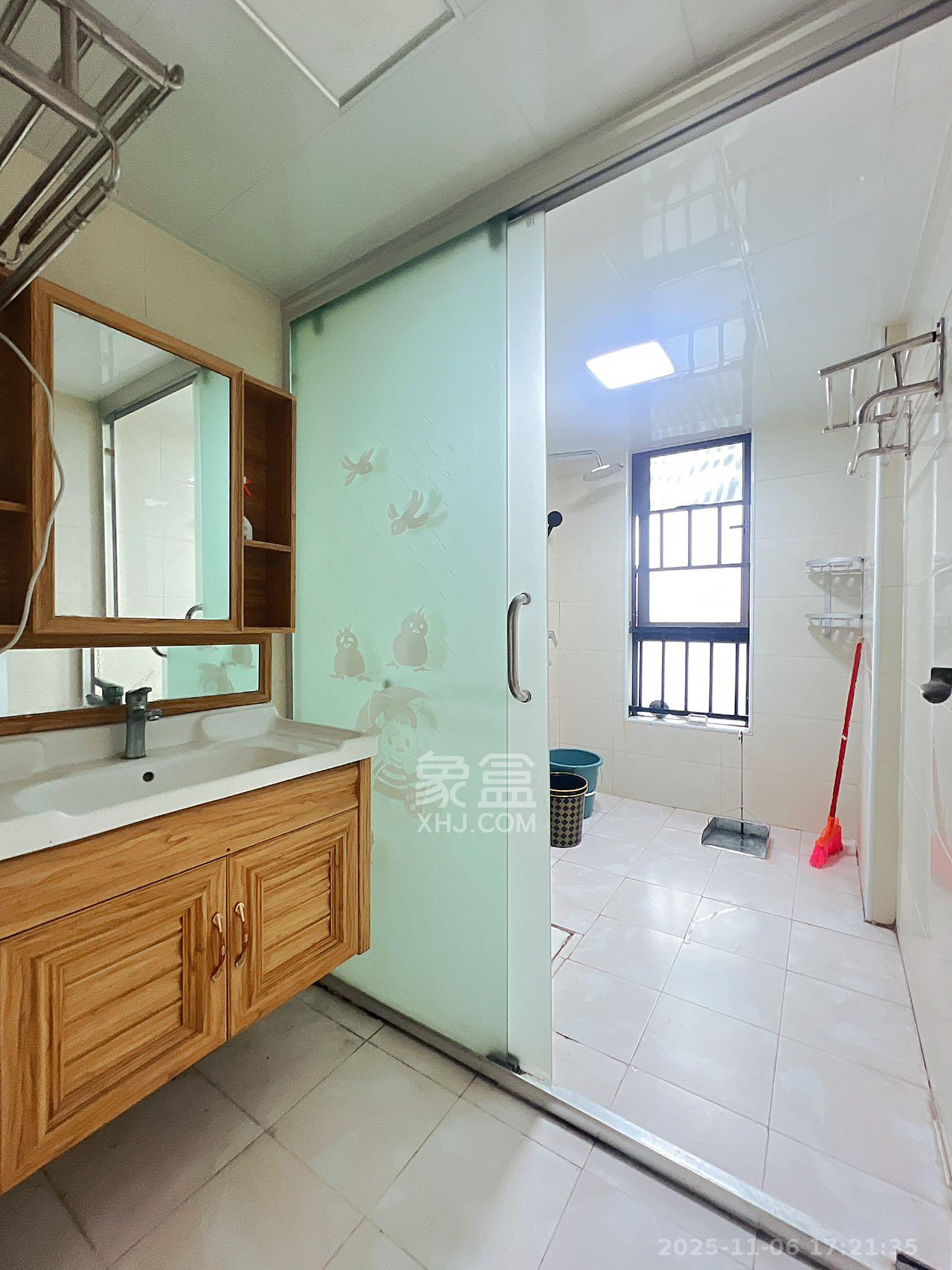 达美D6区  1室2厅1卫    2100.0元/月室内图