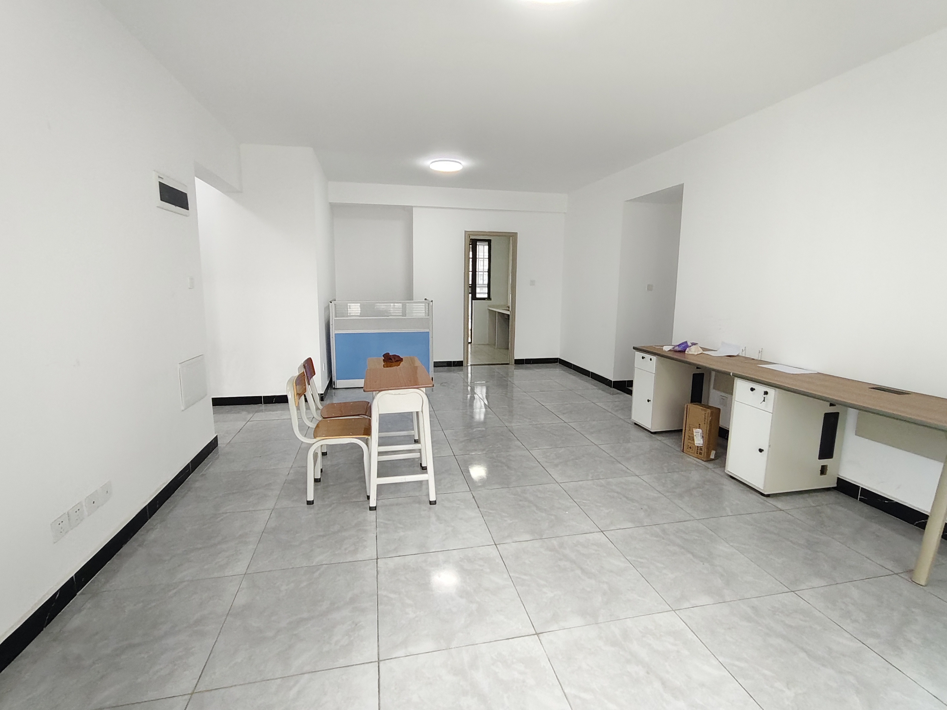 坡博家园四区 5室2厅2卫 3300.0元/月 坡博家园四区 5室2厅2卫 3300.0元/月室内图