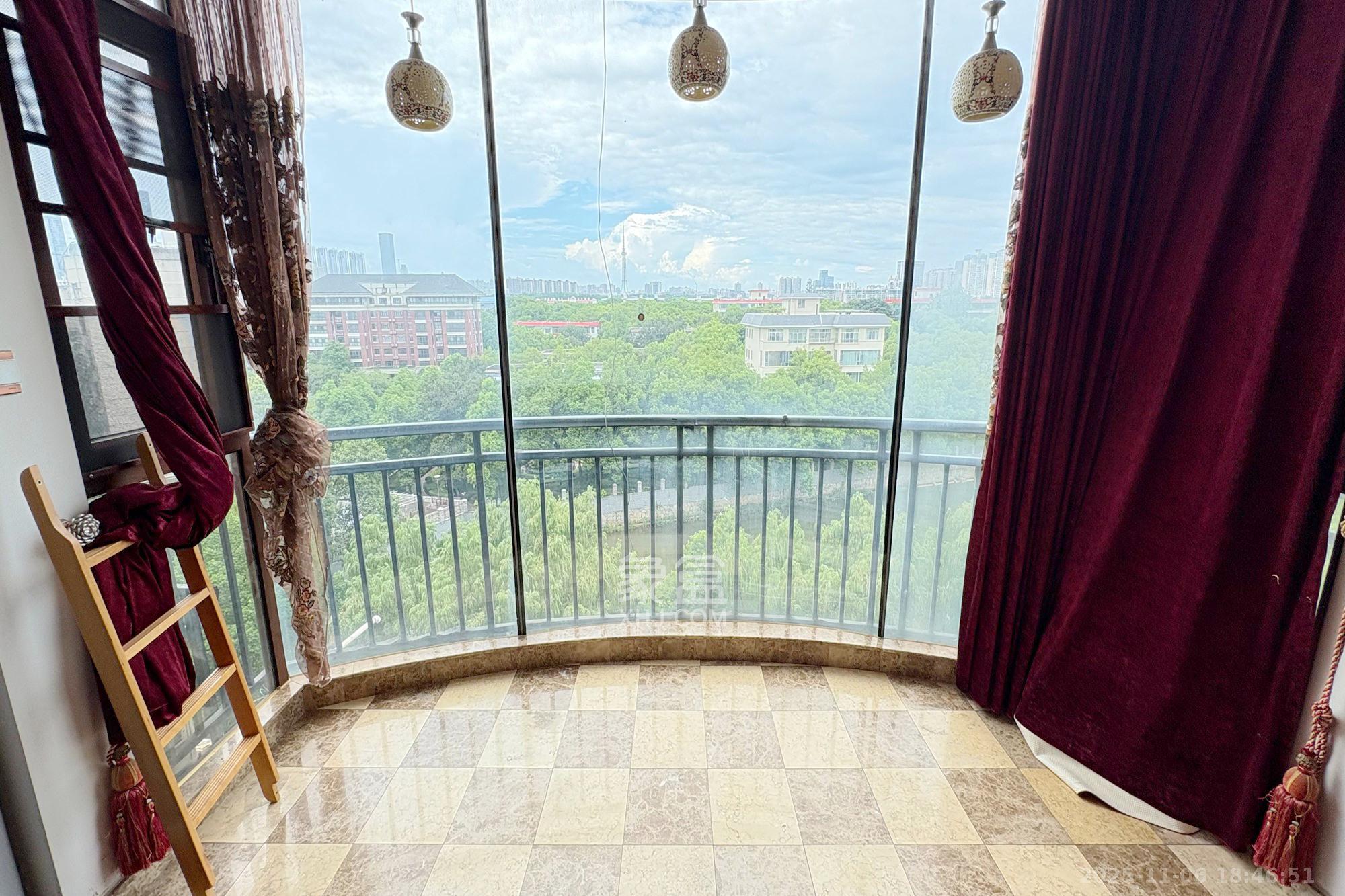 向阳门第  4室2厅2卫    198.0万阳台