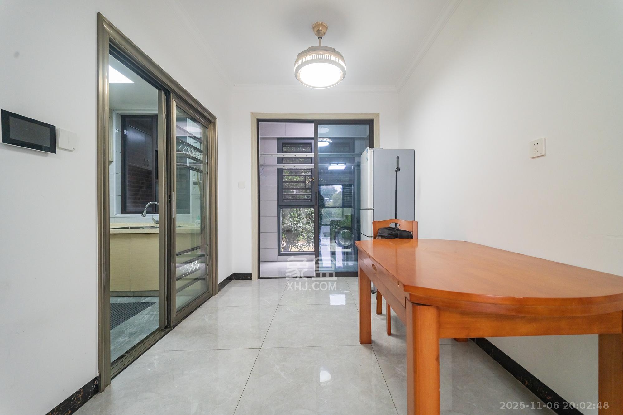 星湖湾二期洋房 3室2厅2卫 110.0万 星湖湾二期洋房 3室2厅2卫 110.0万客厅