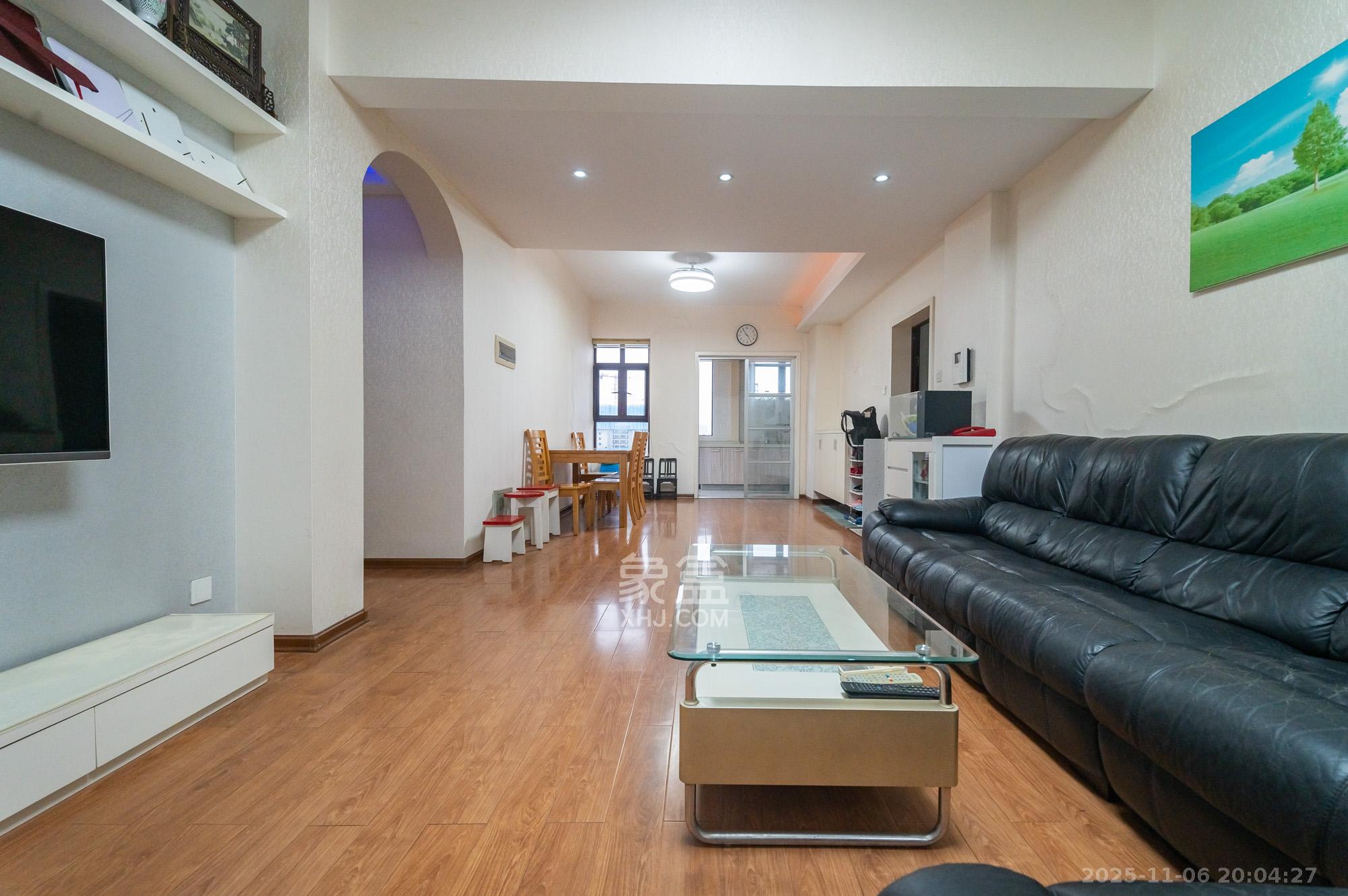 鹏基诺亚山林 3室1厅1卫 72.0万 鹏基诺亚山林 3室1厅1卫 72.0万客厅