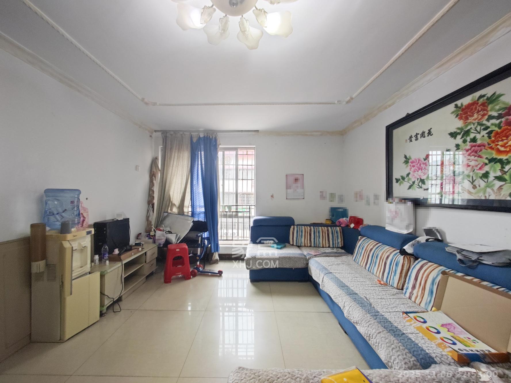 红星商贸城 3室2厅2卫 50.0万 红星商贸城 3室2厅2卫 50.0万客厅