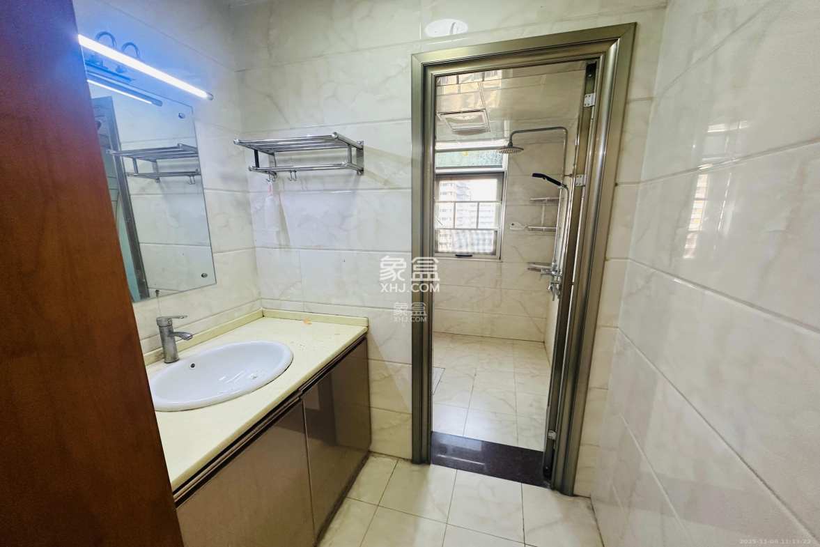 泊爱蓝湾 3室2厅2卫 2800.0元/月 泊爱蓝湾 3室2厅2卫 2800.0元/月室内图