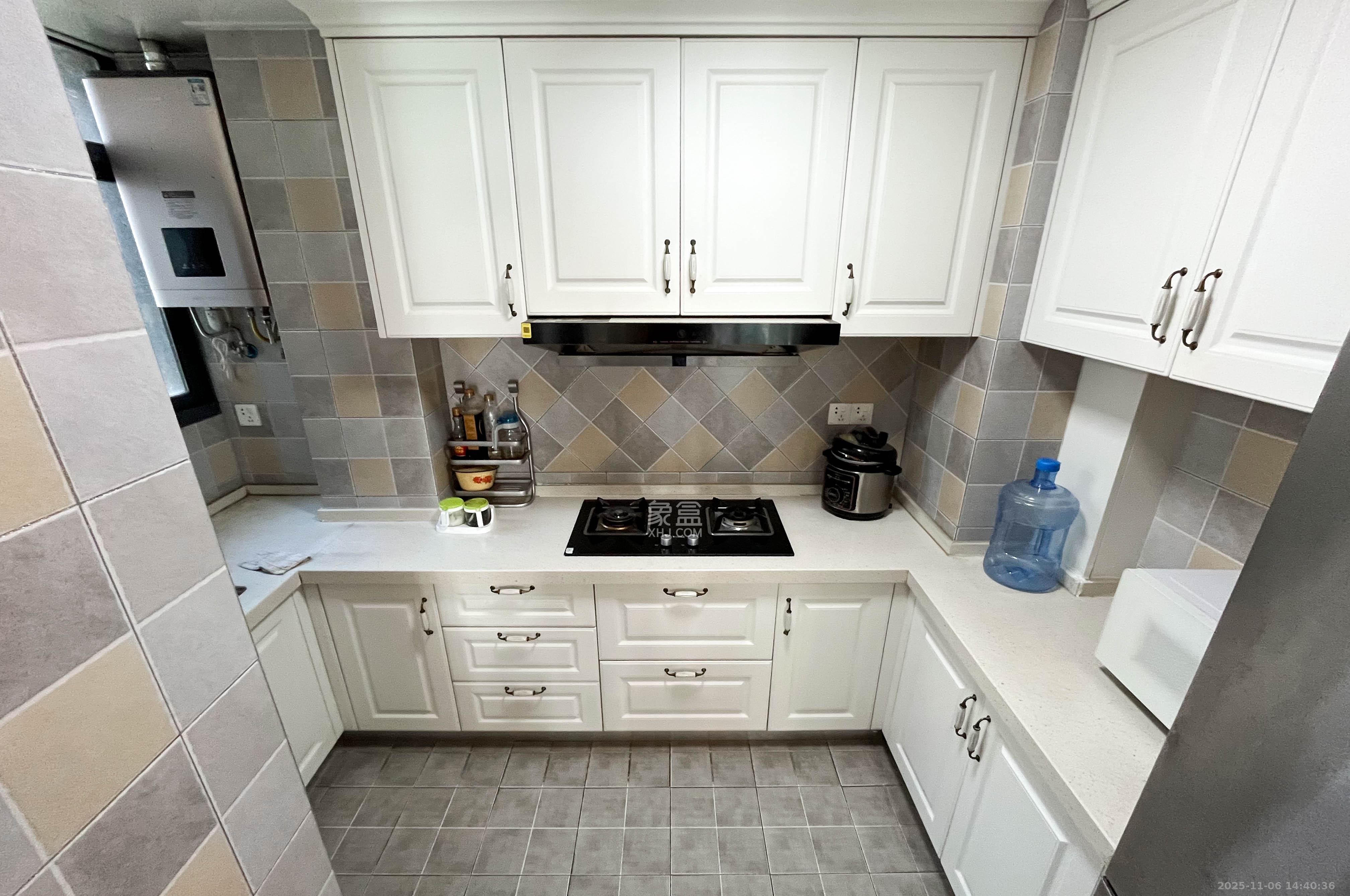 中建梅溪湖中心 3室2厅2卫 150.0万 中建梅溪湖中心 3室2厅2卫 150.0万厨房