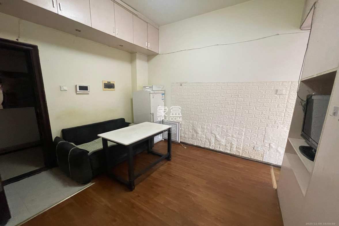 山水花都 1室1厅1卫 1500.0元/月 山水花都 1室1厅1卫 1500.0元/月室内图