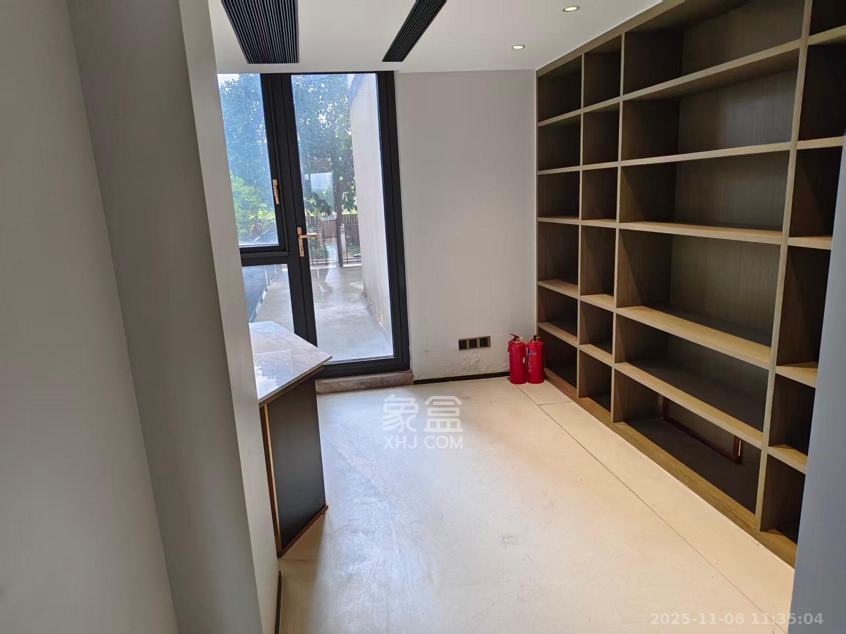 华城广场  1室2厅1卫    12500.0元/月室内图