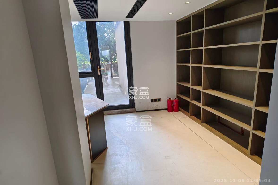 华城广场 1室2厅1卫 12500.0元/月 华城广场 1室2厅1卫 12500.0元/月室内图