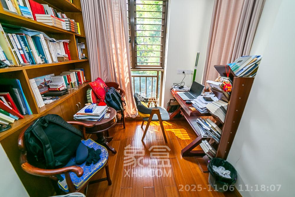 第六都（陆都小区）  4室2厅2卫    4500.0元/月室内图