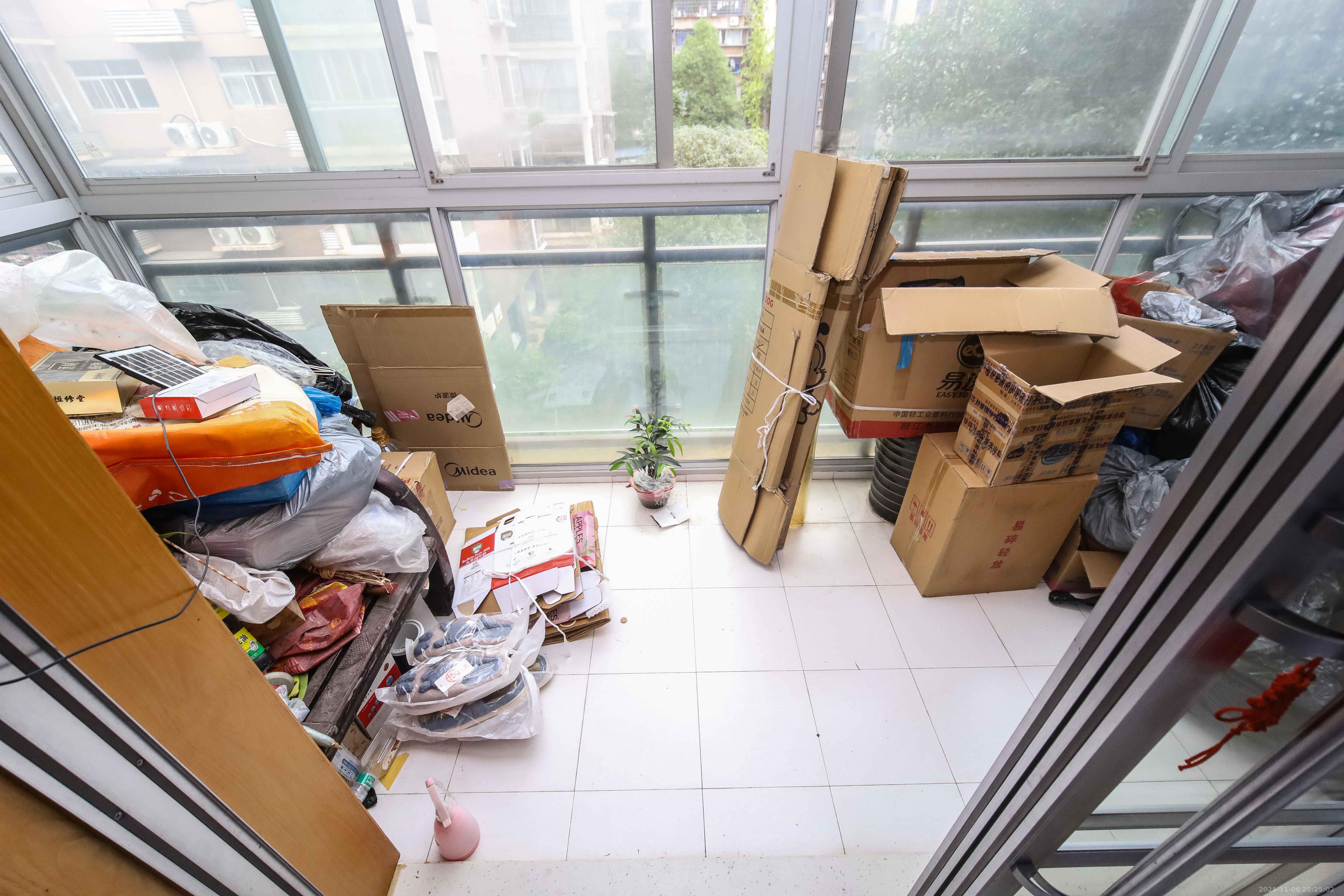 金龙苑  1室0厅0卫    120.0万阳台