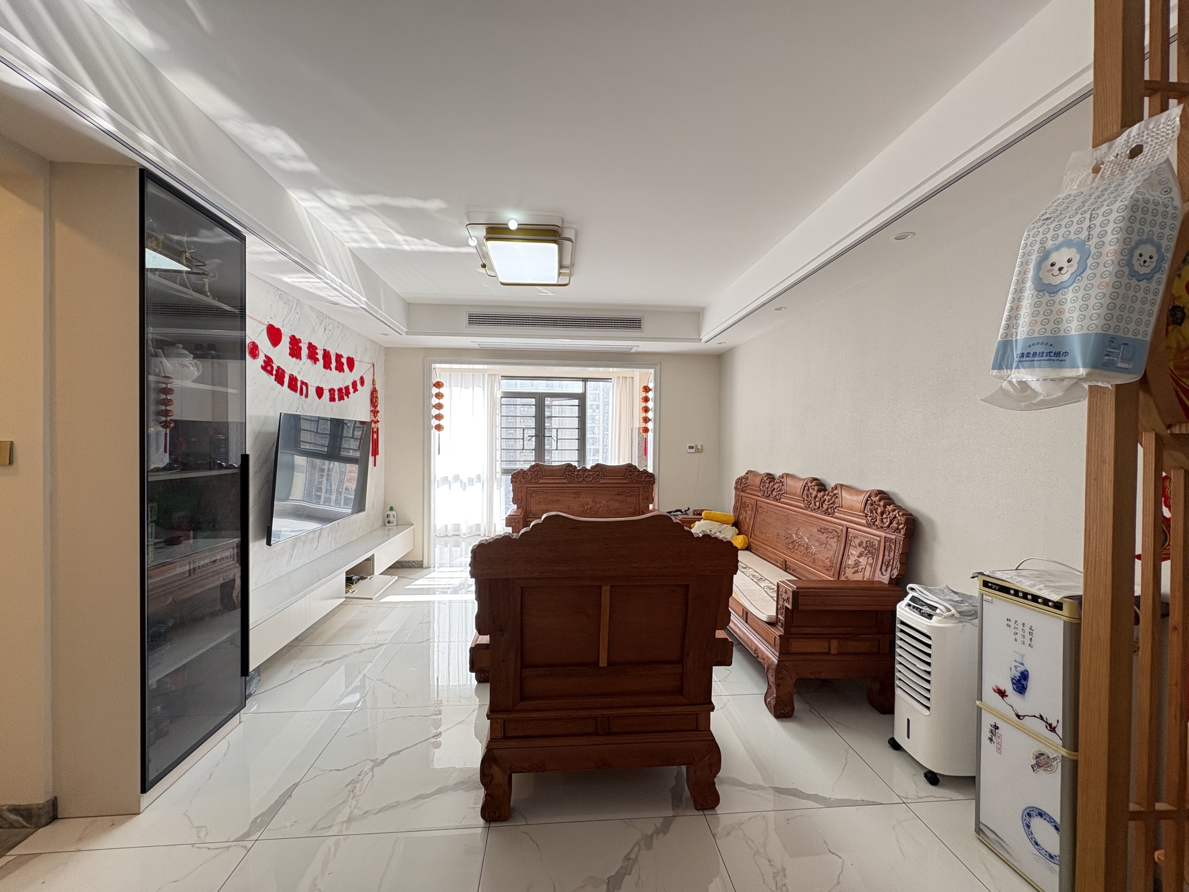 华耀碧桂园十里江湾誉峯 3室2厅2卫 75.0万 华耀碧桂园十里江湾誉峯 3室2厅2卫 75.0万客厅