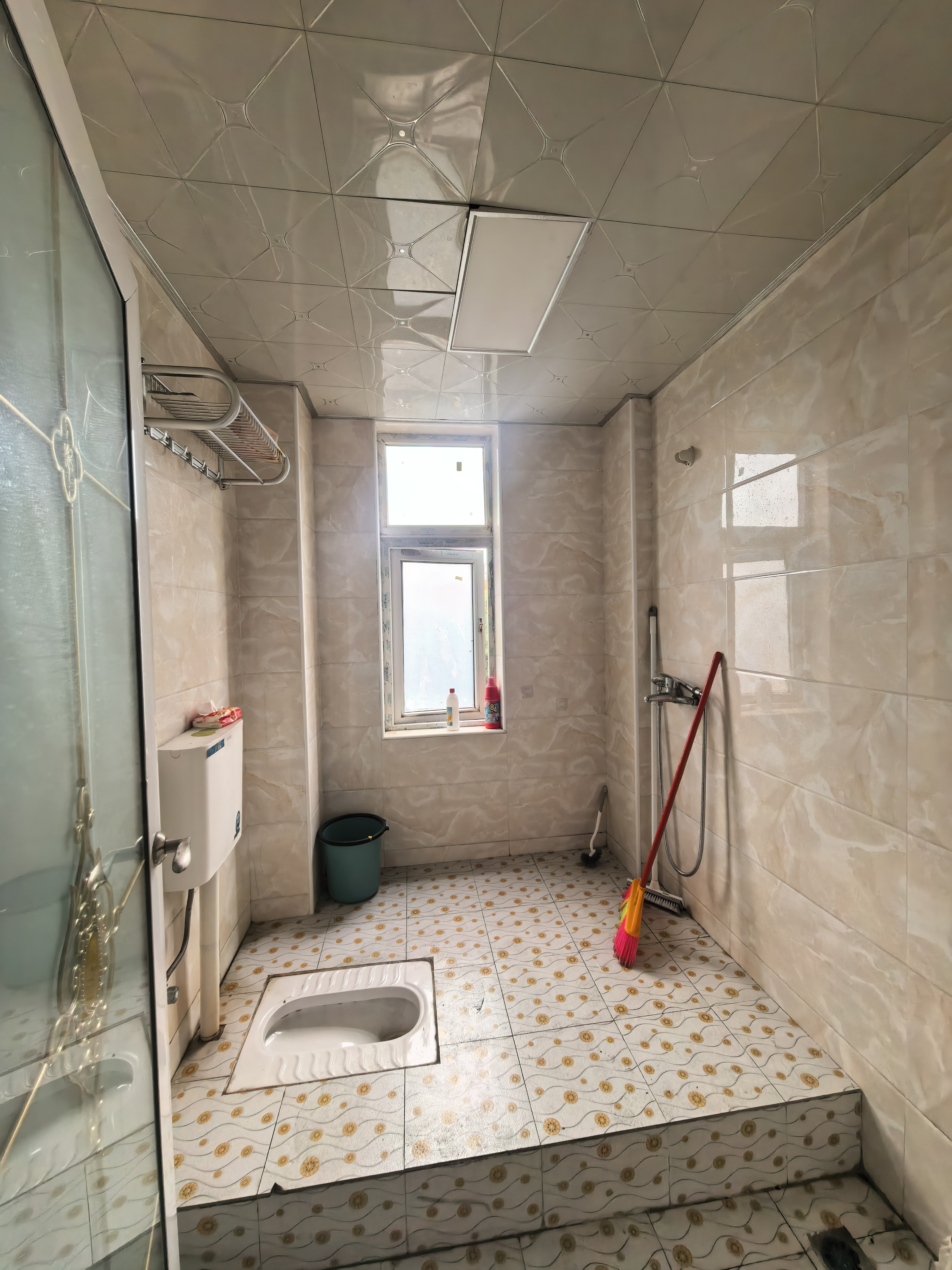 冠都现代城(冠都幸福彼岸) 4室2厅2卫 1800.0元/月 冠都现代城(冠都幸福彼岸) 4室2厅2卫 1800.0元/月室内图