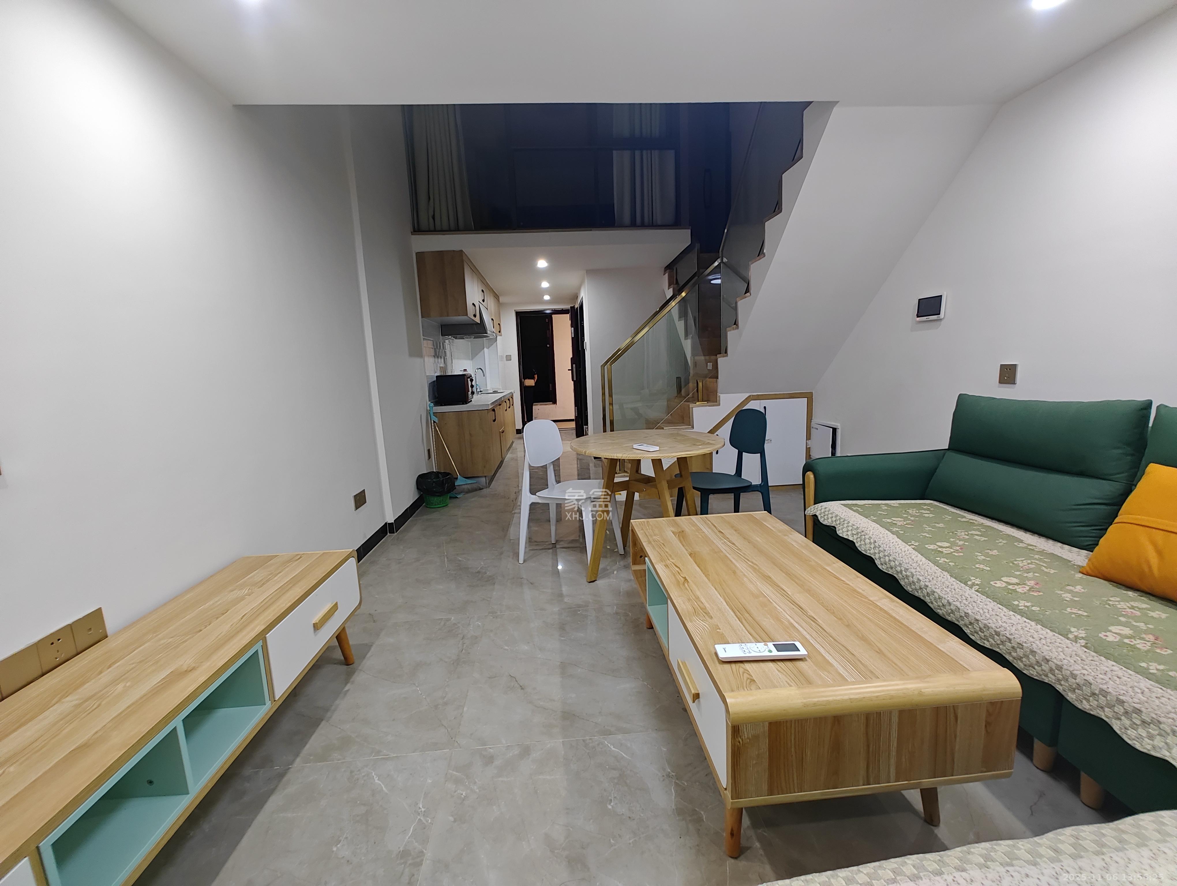 弘阳时光里  2室1厅1卫    2100.0元/月室内图