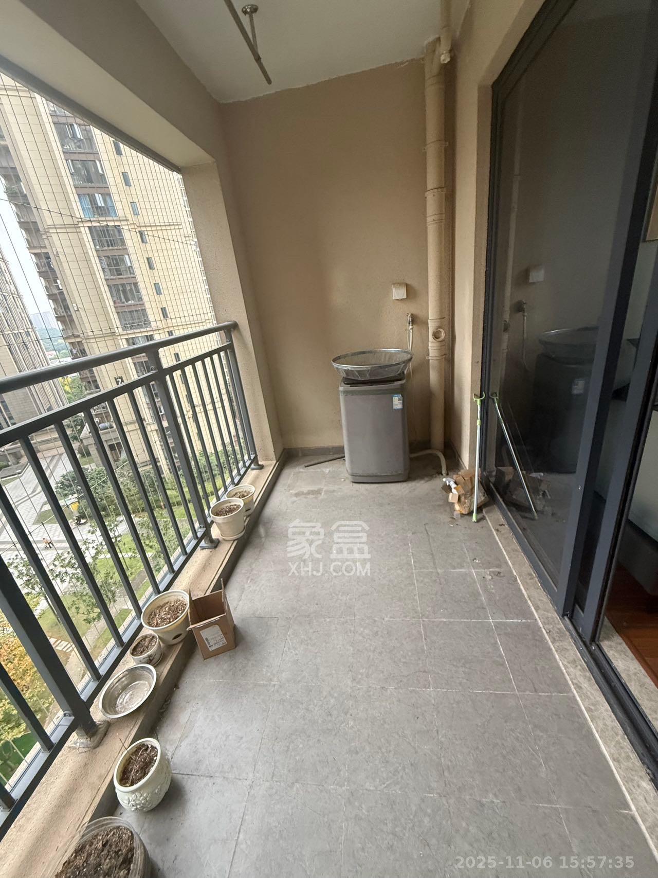 荣泰广场 3室2厅2卫 2600.0元/月 荣泰广场 3室2厅2卫 2600.0元/月室内图