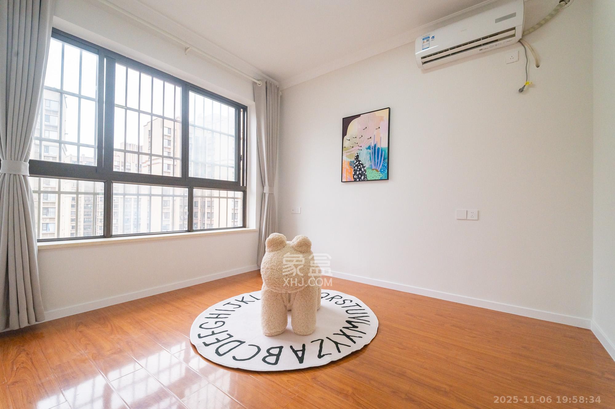 华润凤凰城三期 3室2厅1卫 99.8万 华润凤凰城三期 3室2厅1卫 99.8万卧室