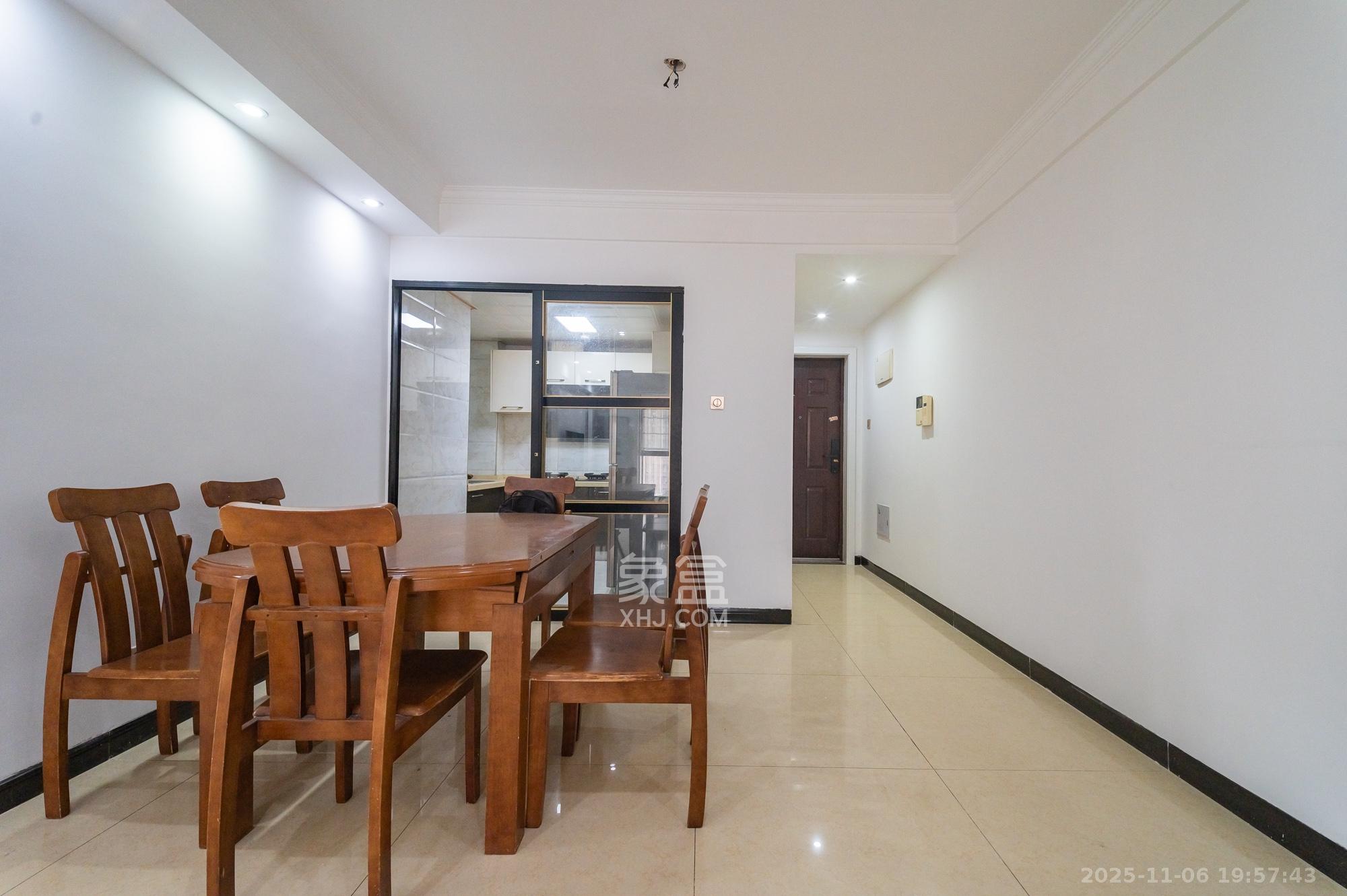 华润凤凰城三期 3室2厅1卫 78.8万 华润凤凰城三期 3室2厅1卫 78.8万客厅