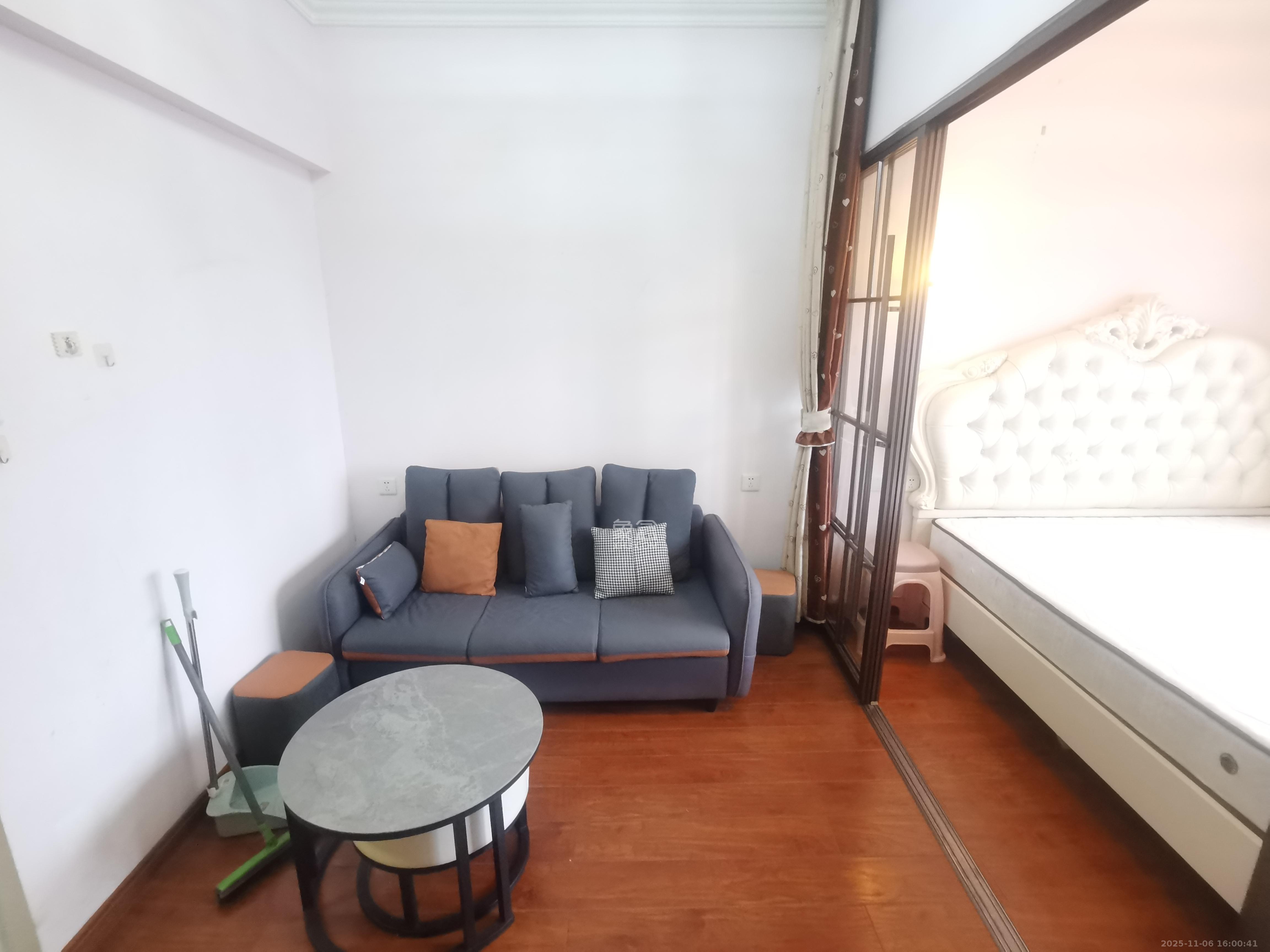 东宸19公馆 1室1厅1卫 1800.0元/月 东宸19公馆 1室1厅1卫 1800.0元/月室内图