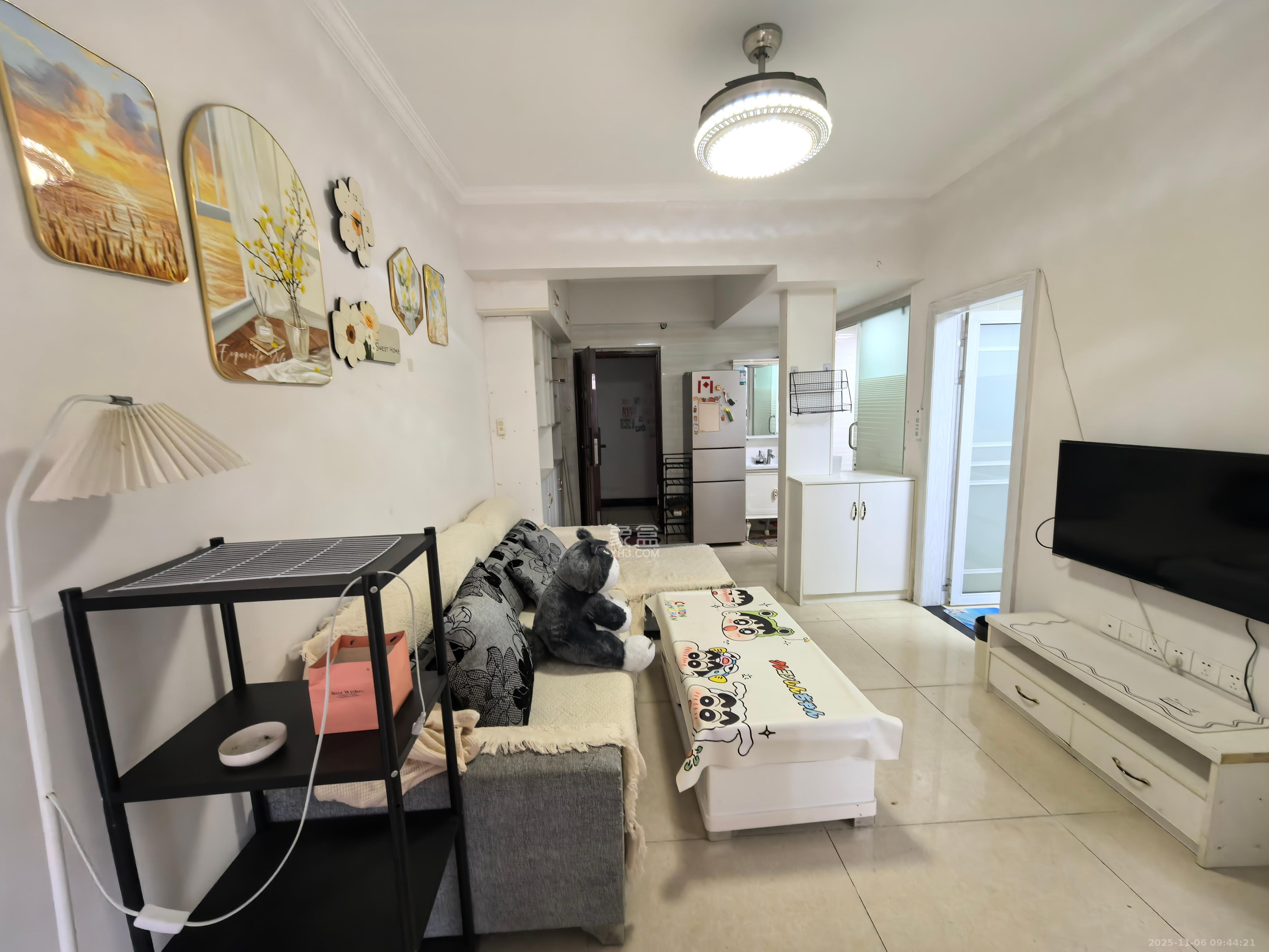 中信凯旋蓝岸(中信新城三期) 2室1厅1卫 1600.0元/月 中信凯旋蓝岸(中信新城三期) 2室1厅1卫 1600.0元/月室内图