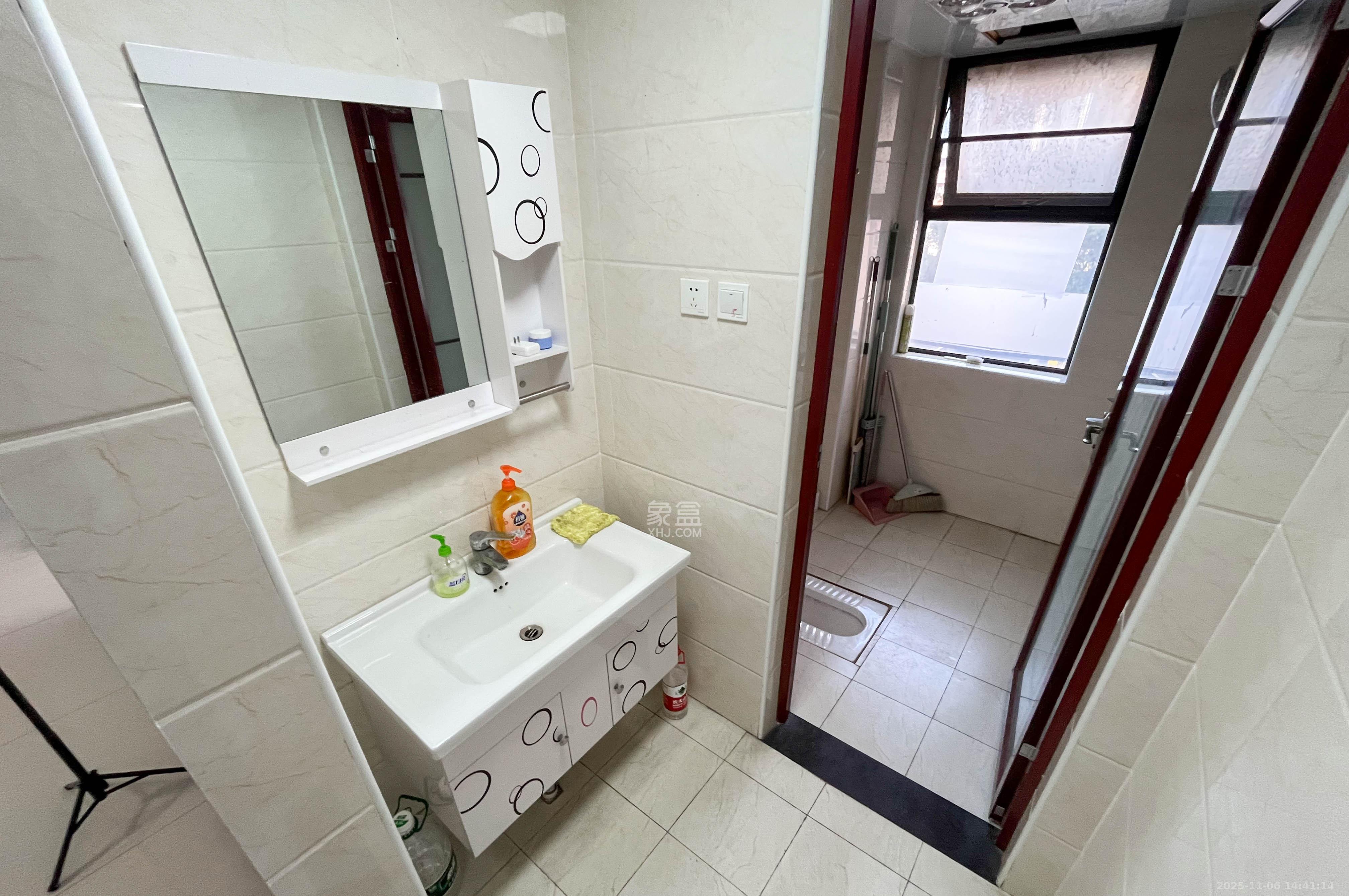 中海梅溪湖壹号  3室2厅2卫    158.0万卫生间