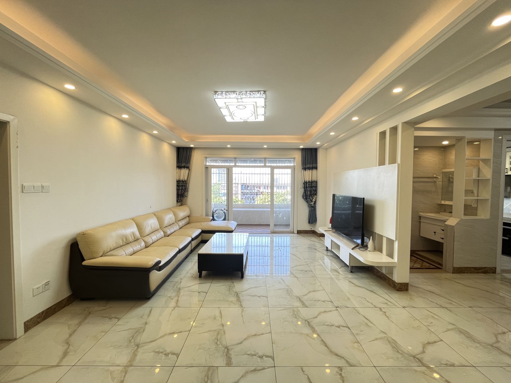 鑫元中公寓  2室2厅1卫    2500.0元/月