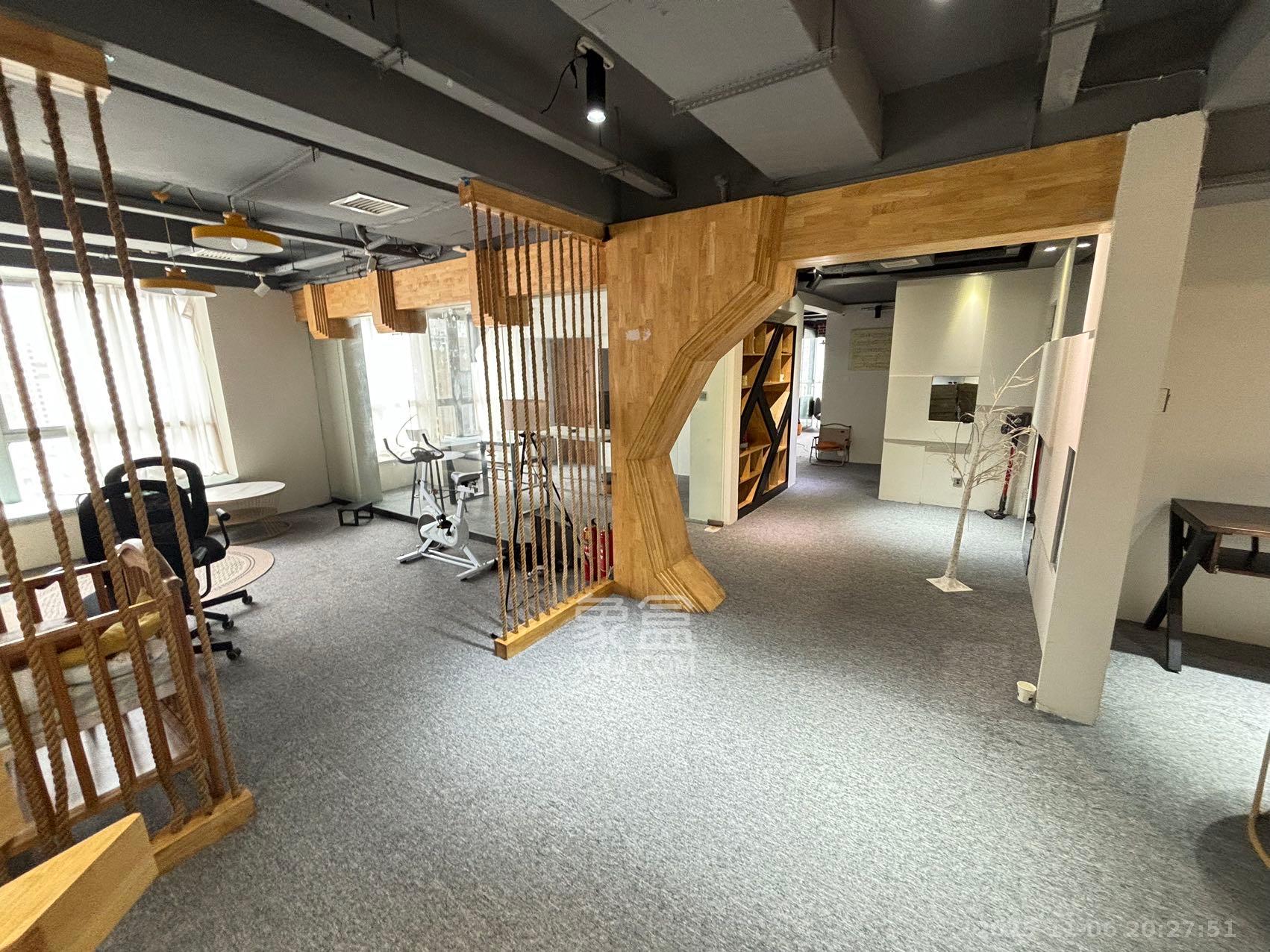 新世界百货（湖南供销大厦）  4室2厅2卫    6800.0元/月室内图