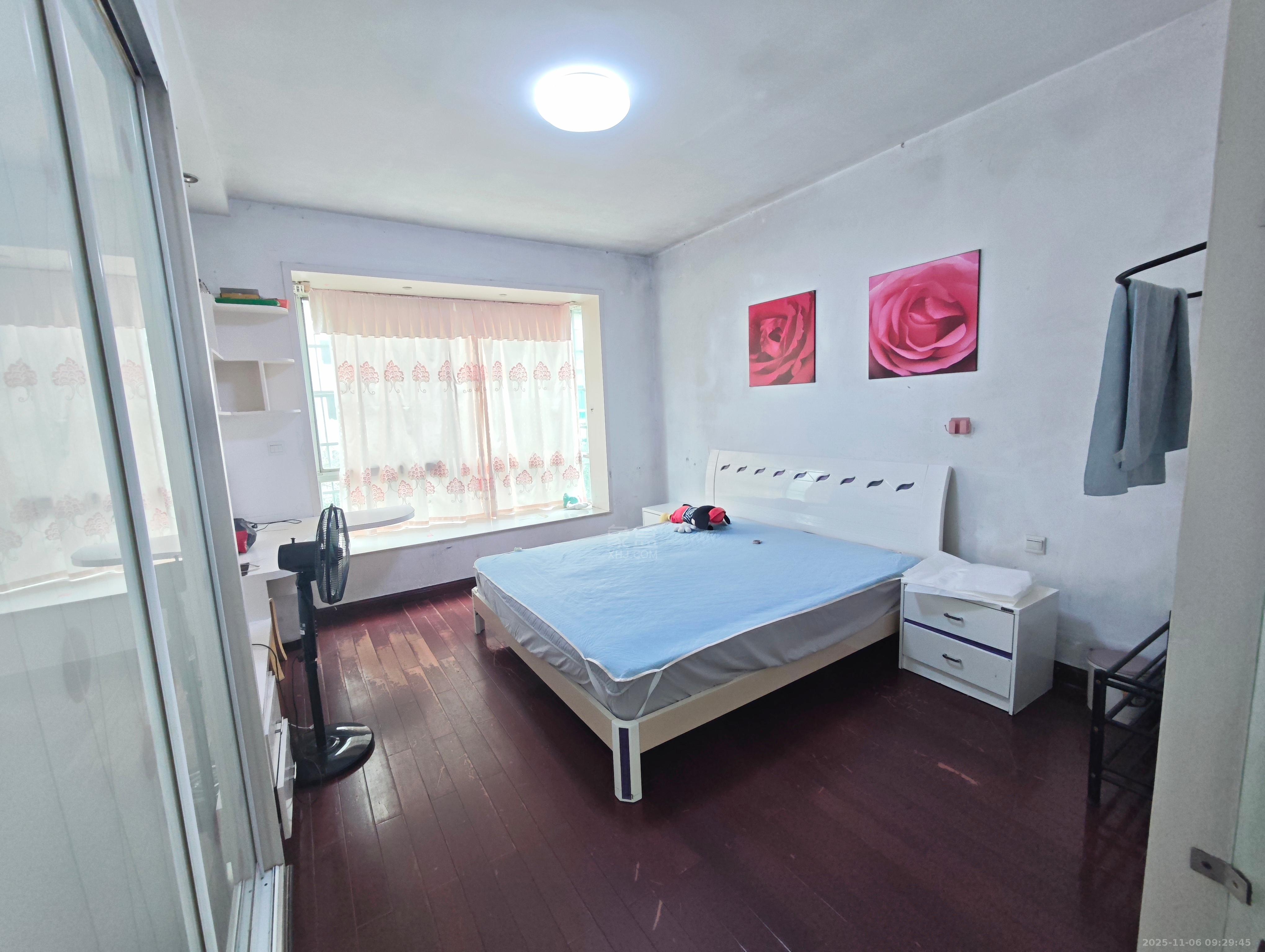 四季花园  3室2厅2卫    1600.0元/月室内图